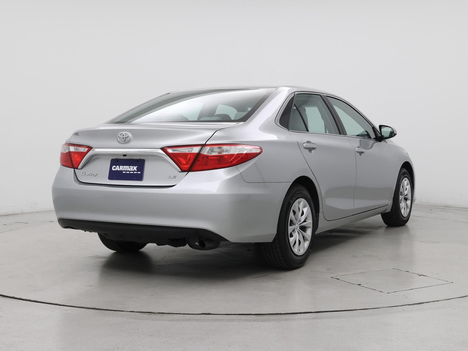 2017 Toyota Camry LE - Photo 9