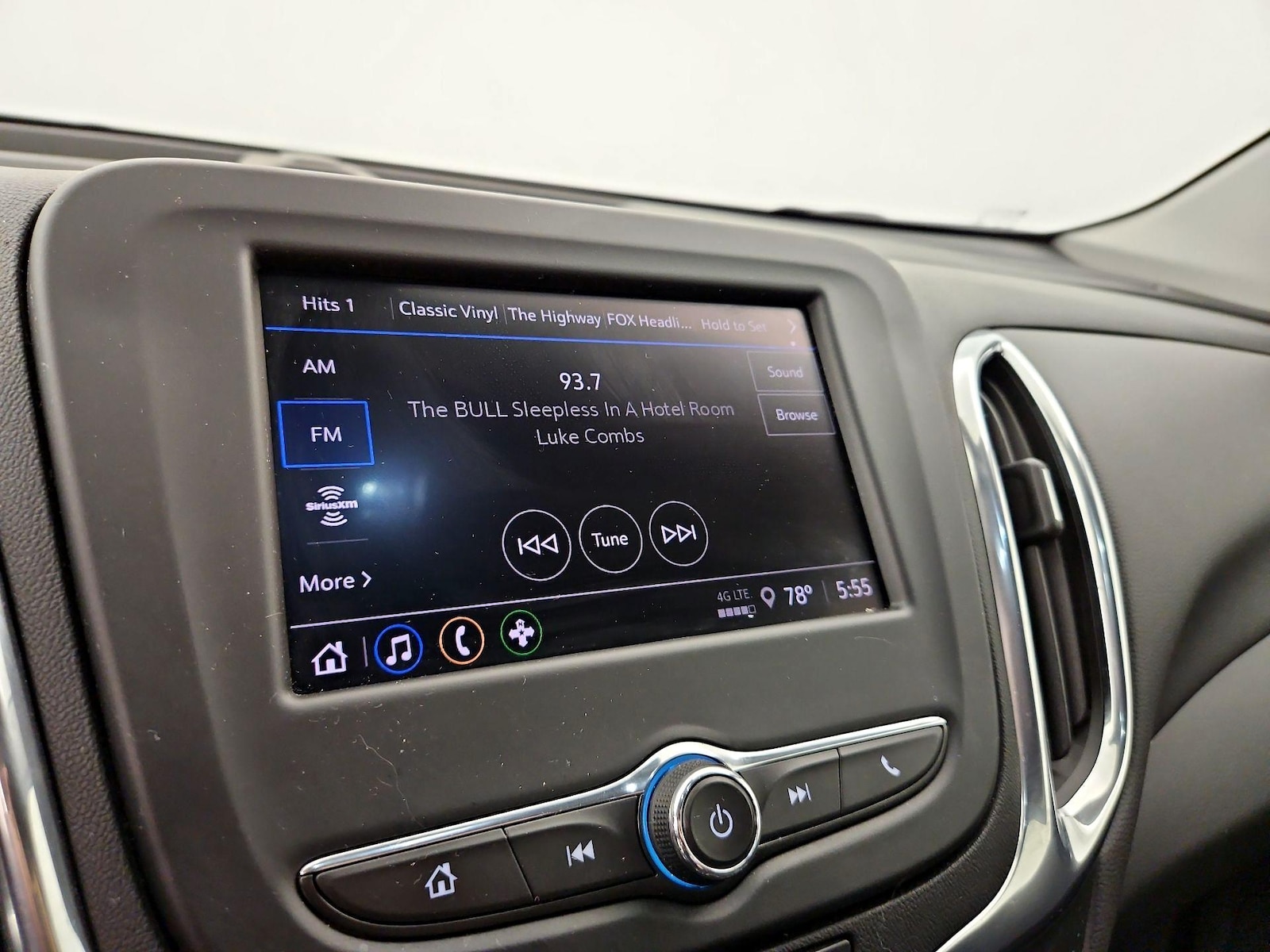 2022 Chevrolet Equinox LT - Photo 16