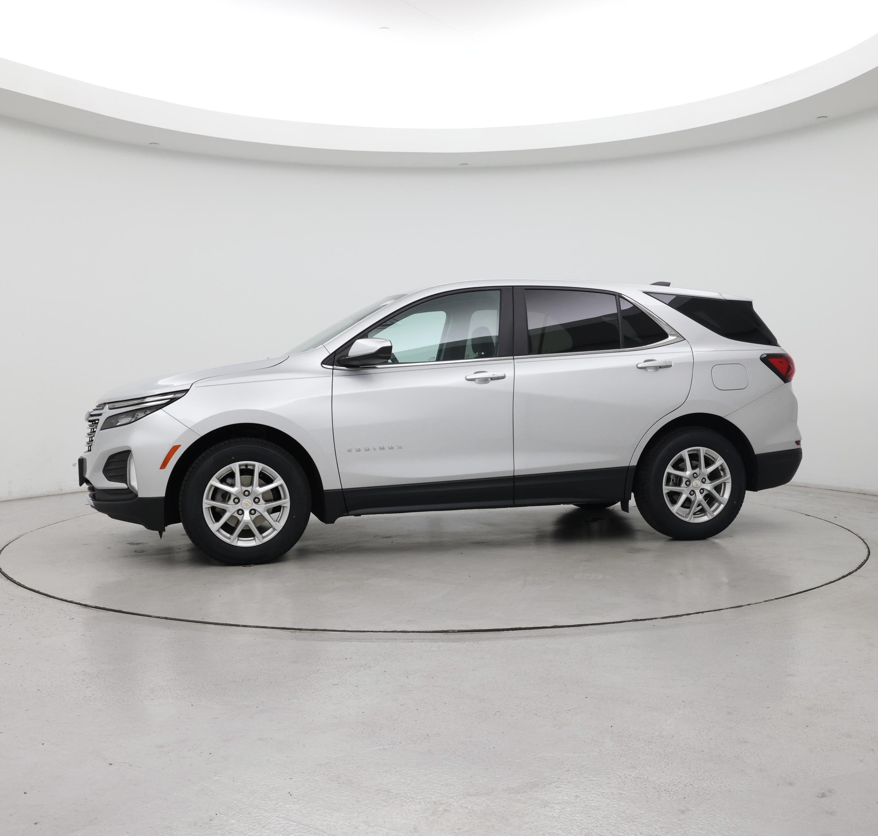 Thumbnail: 2022 Chevrolet Equinox - 3