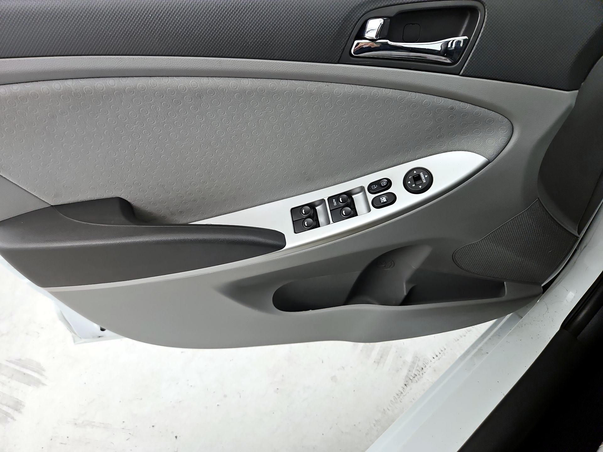 Thumbnail: 2014 Hyundai Accent - 12