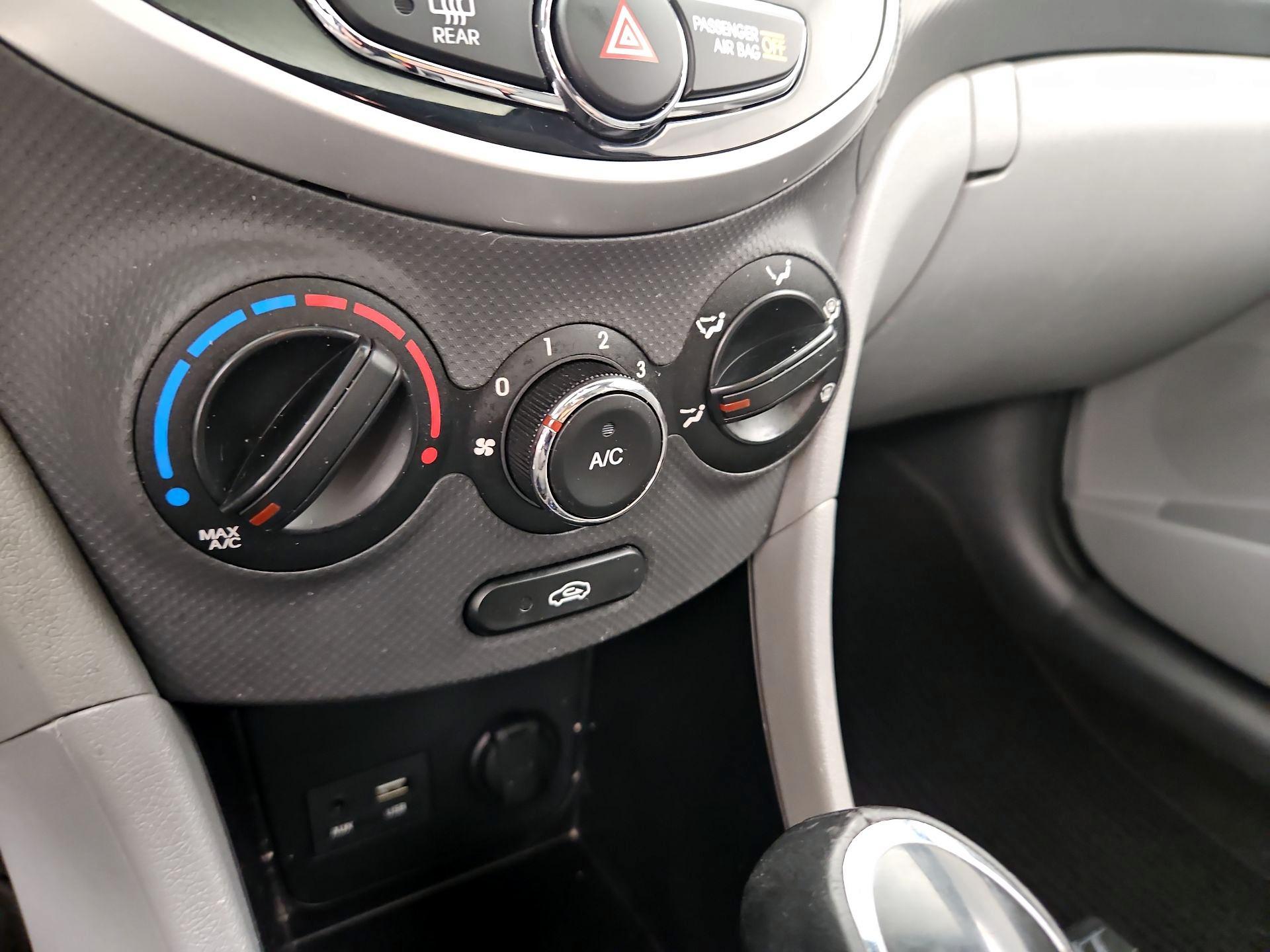 Thumbnail: 2014 Hyundai Accent - 15