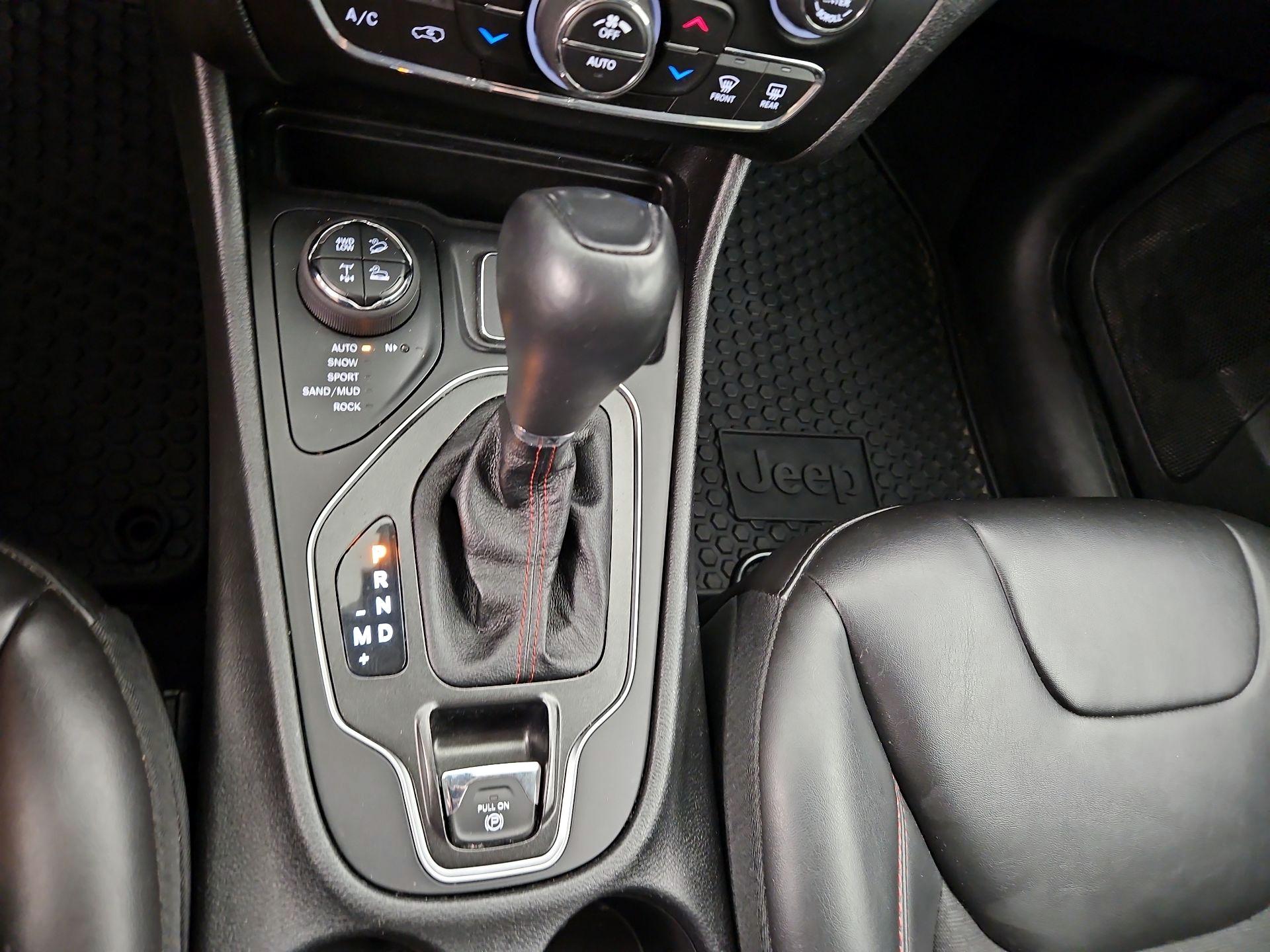 Thumbnail: 2021 Jeep Cherokee - 17