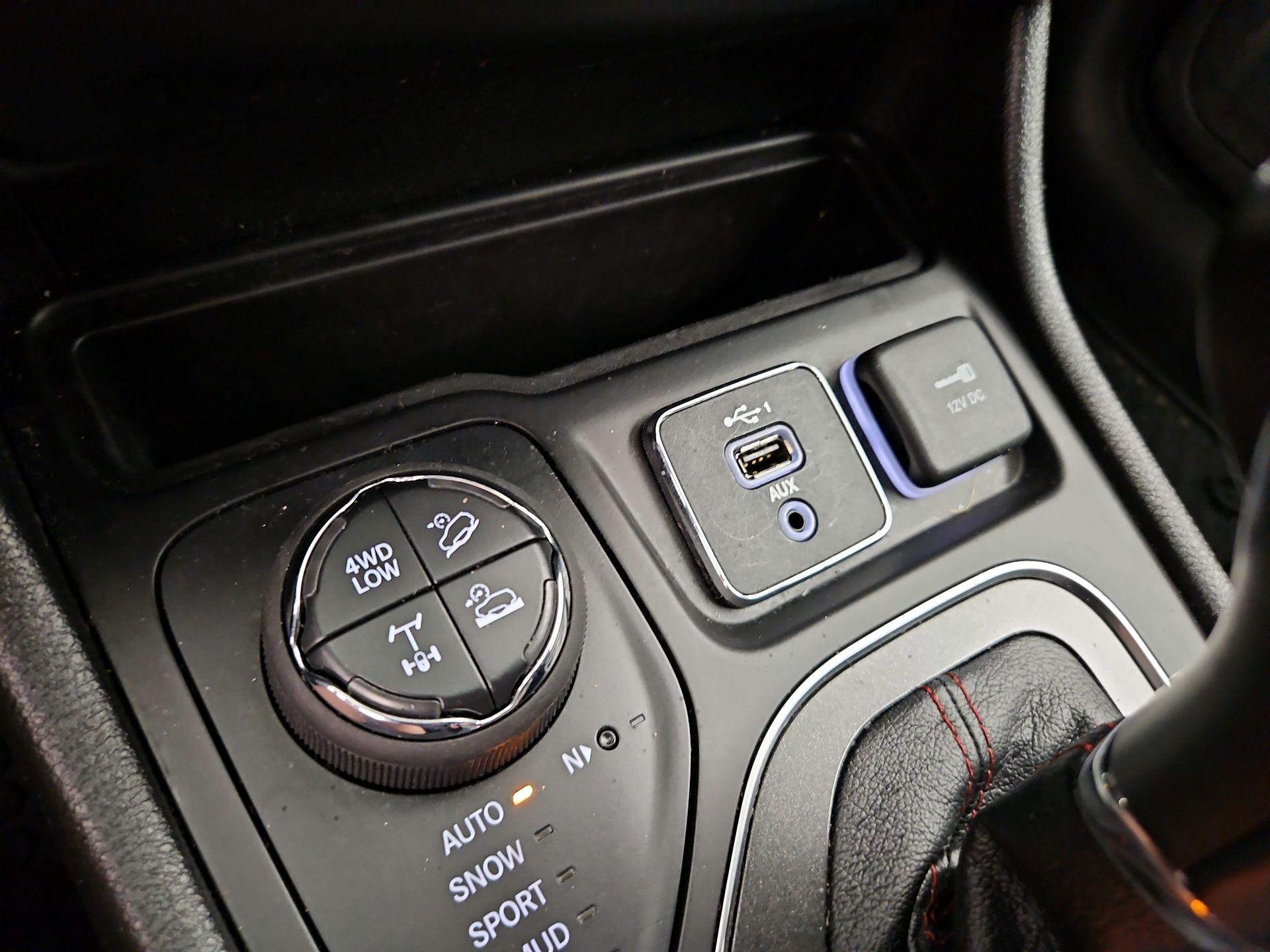 Thumbnail: 2021 Jeep Cherokee - 18