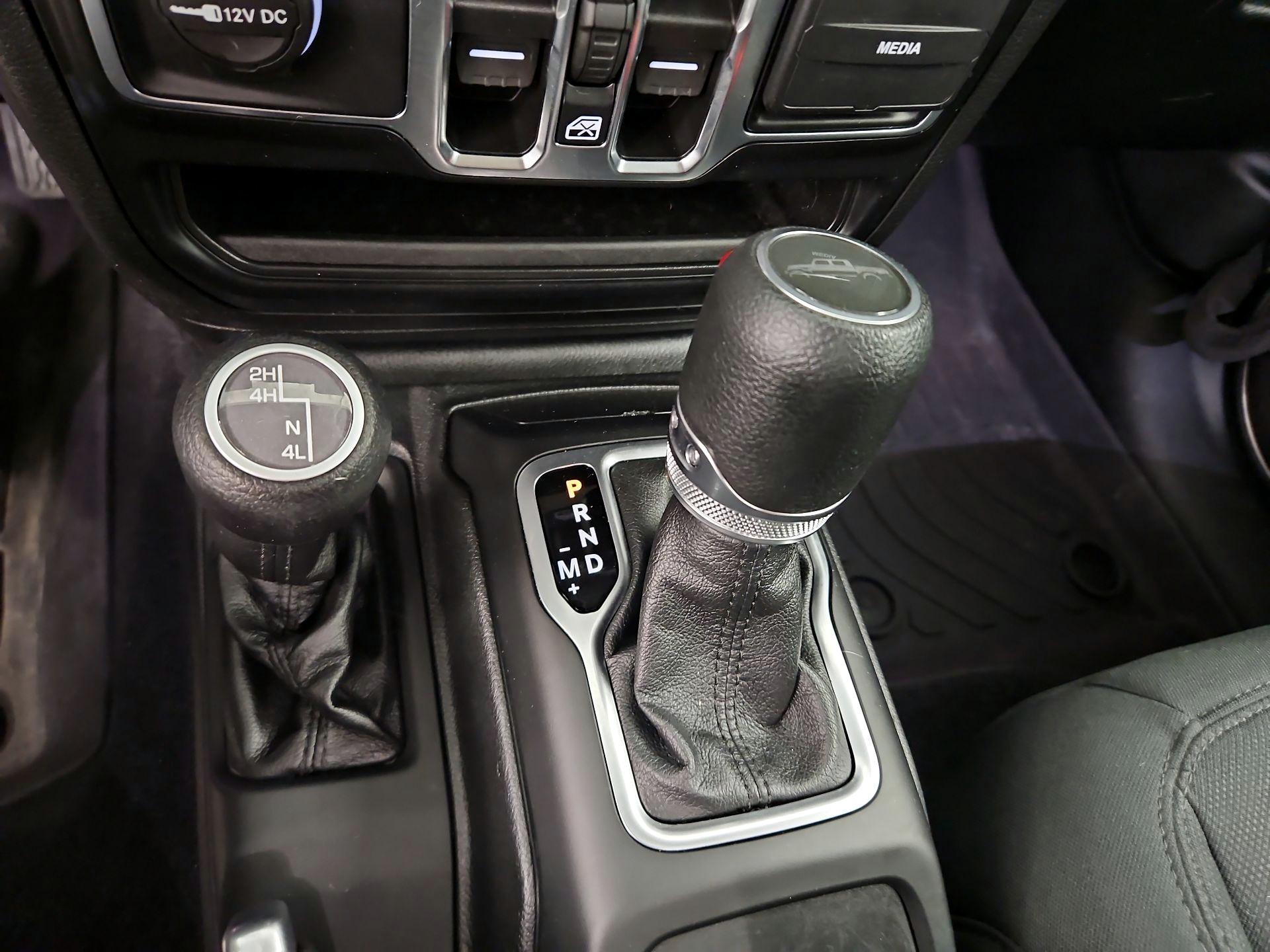 Thumbnail: 2021 Jeep Gladiator - 18