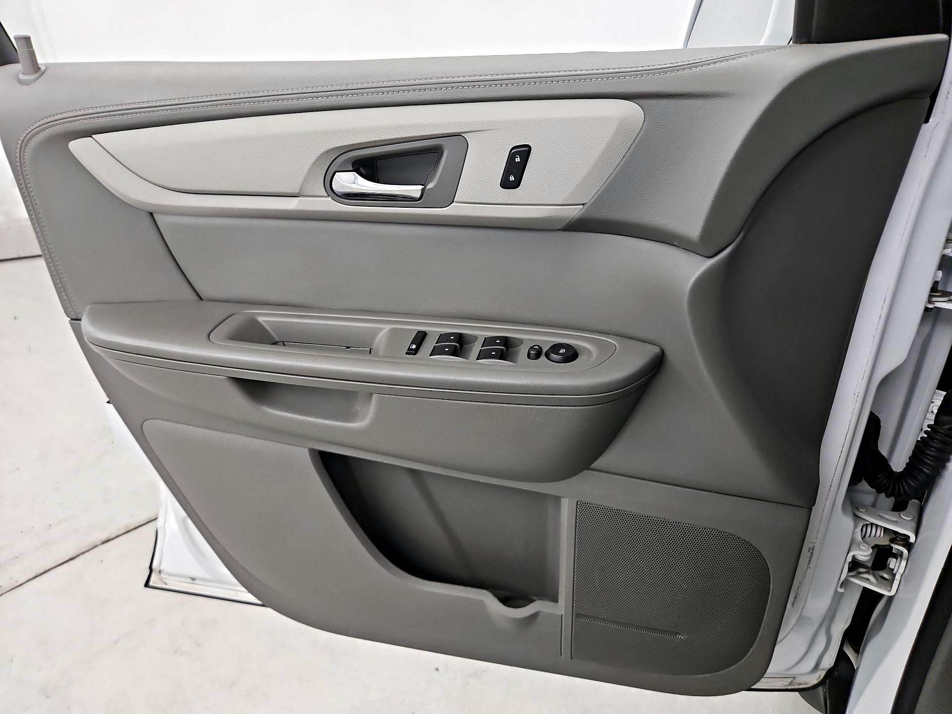 Thumbnail: 2017 Chevrolet Traverse - 12