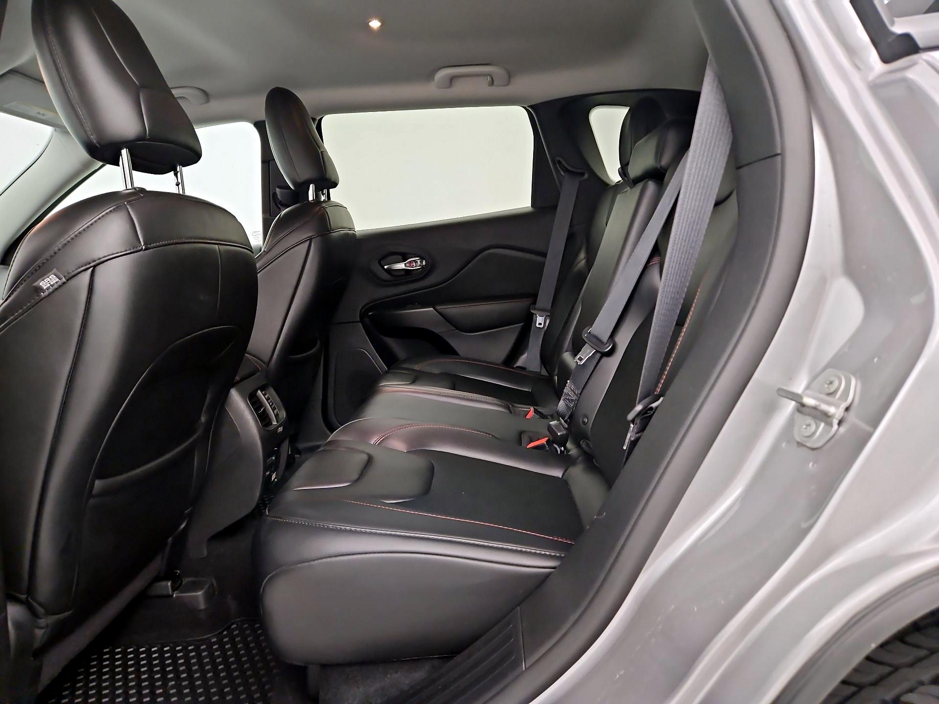 Thumbnail: 2019 Jeep Cherokee - 19