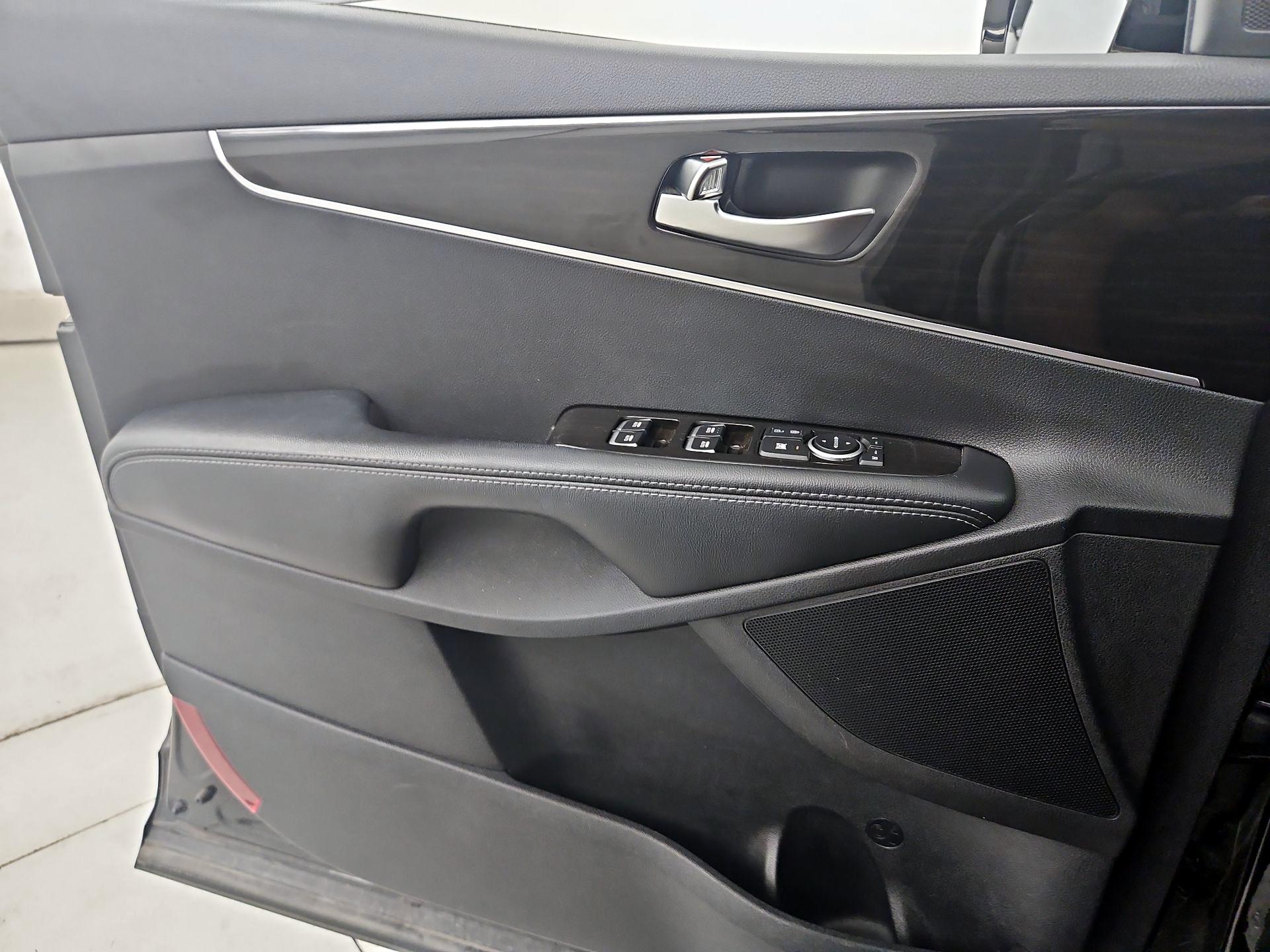 Thumbnail: 2020 Kia Sorento - 12