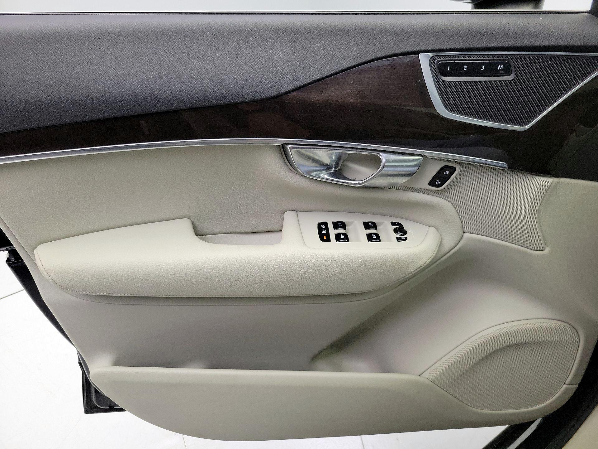 Thumbnail: 2019 Volvo XC90 - 12
