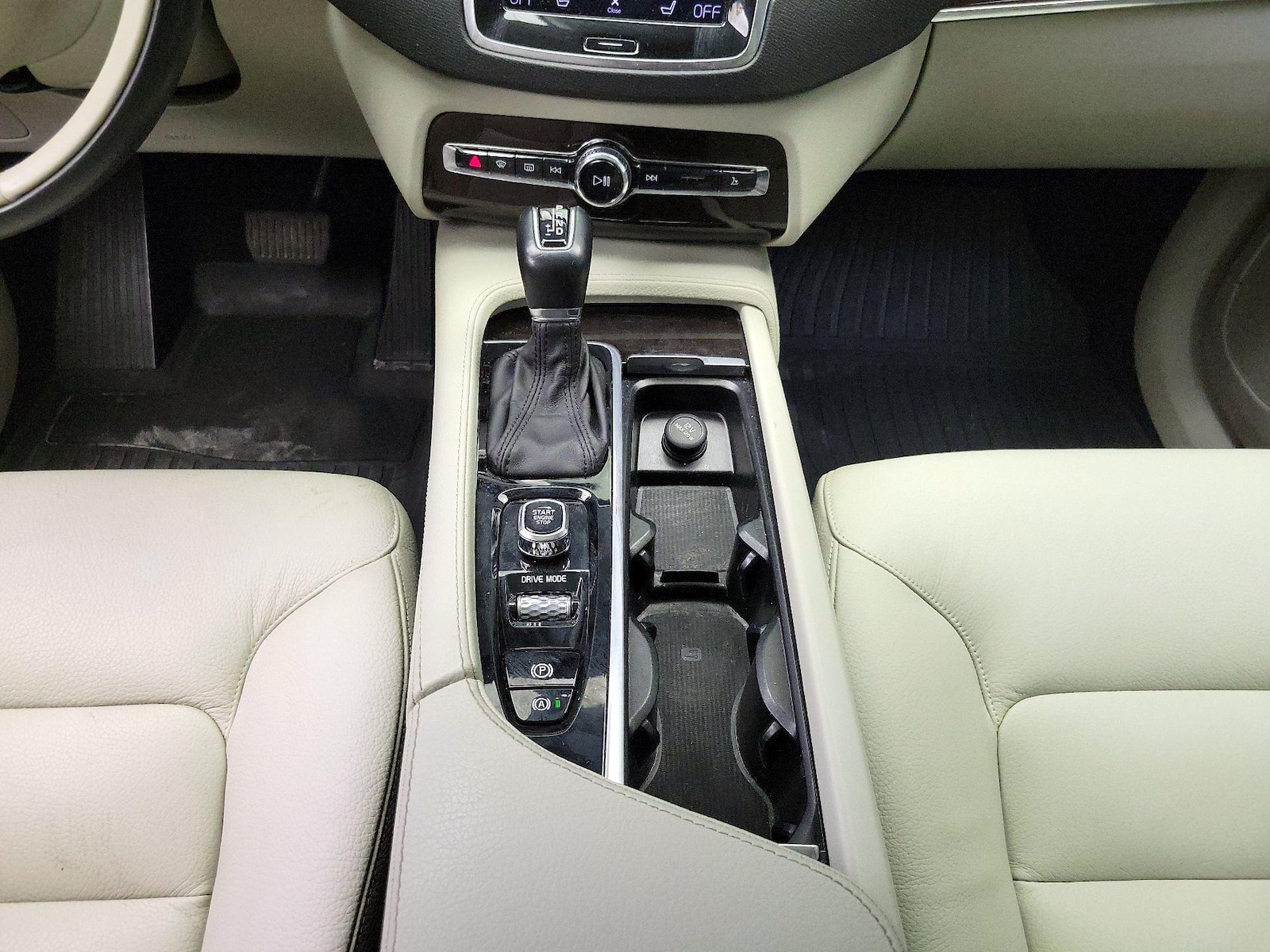 2019 Volvo XC90 Momentum - Photo 18