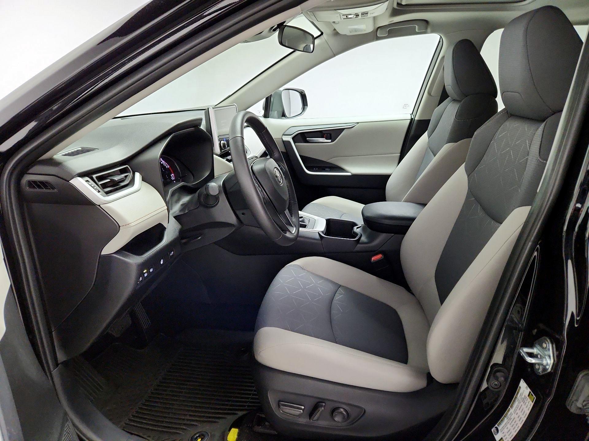 Thumbnail: 2025 Toyota RAV4 - 11