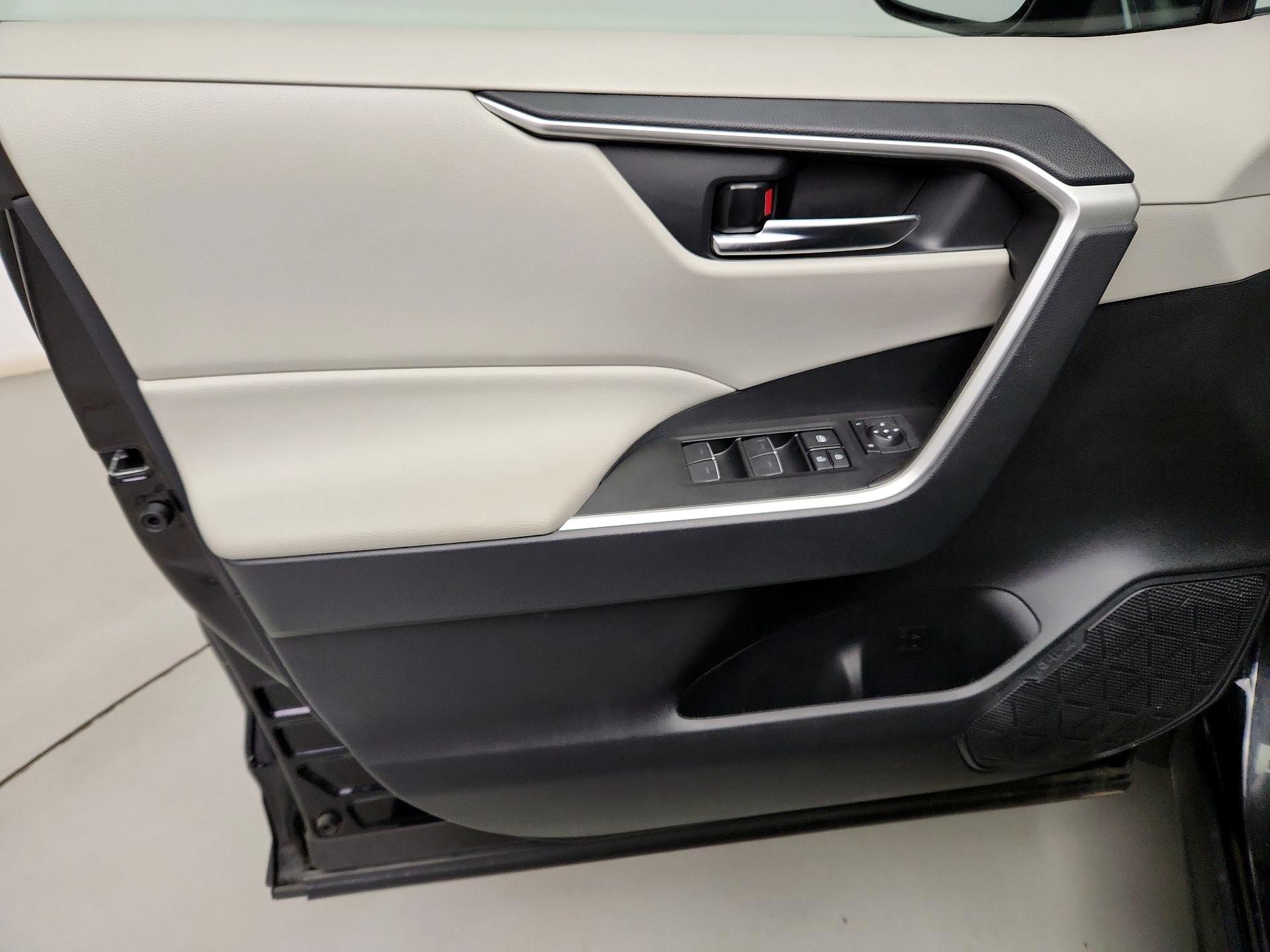 Thumbnail: 2025 Toyota RAV4 - 12