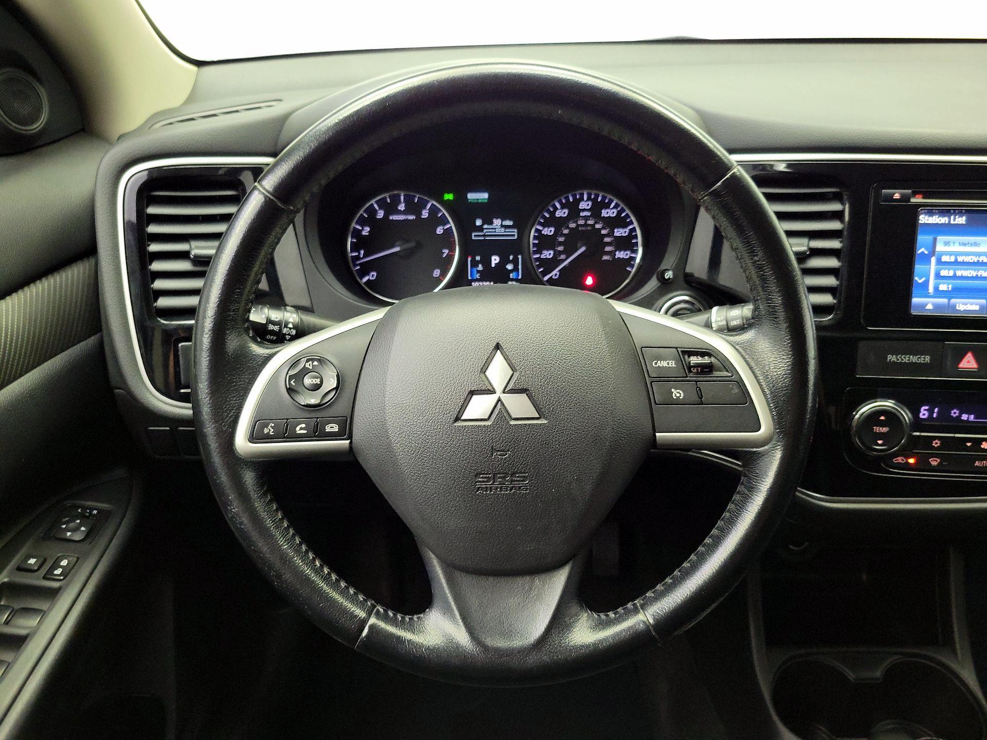 Thumbnail: 2014 Mitsubishi Outlander - 10