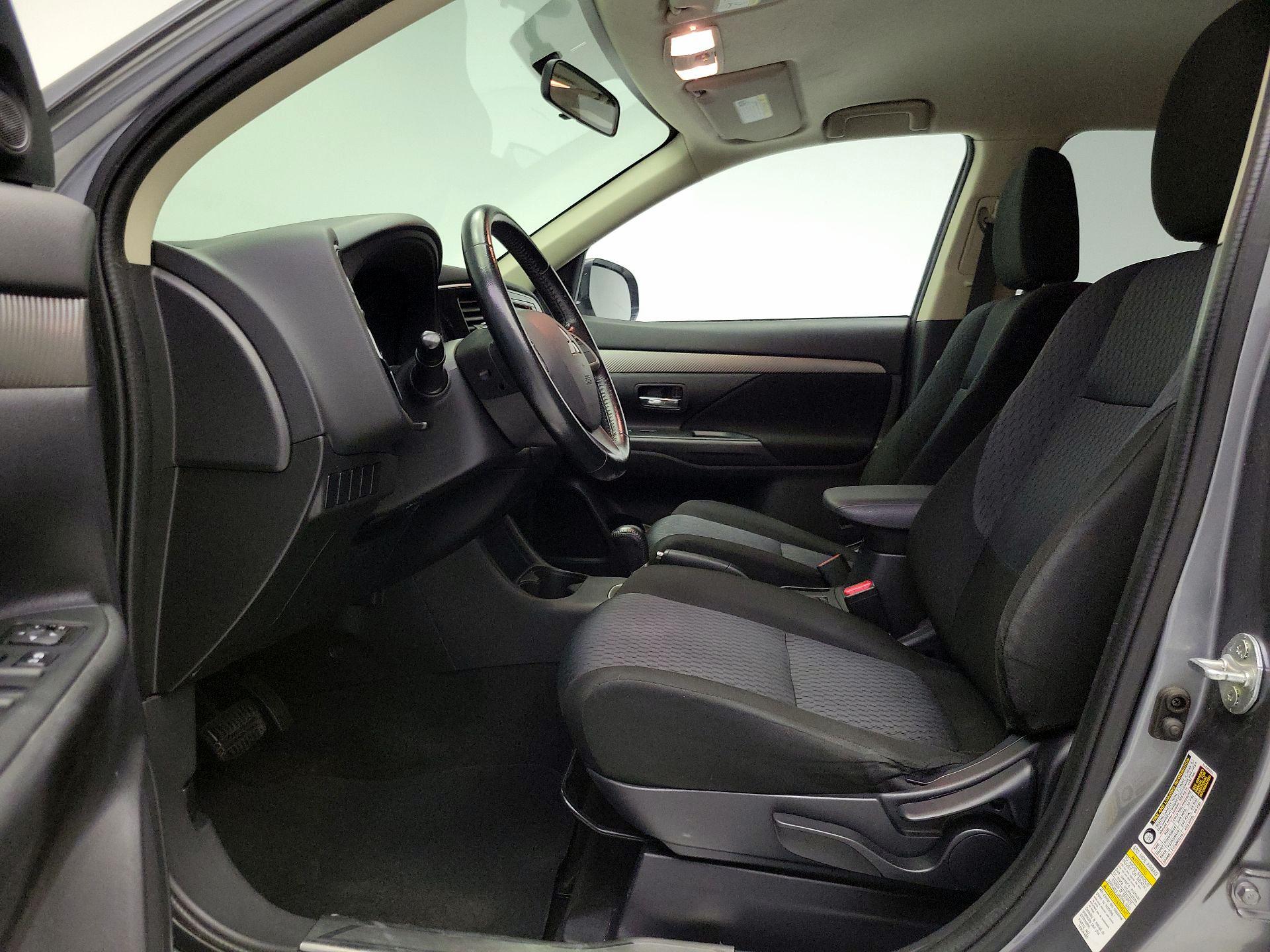 Thumbnail: 2014 Mitsubishi Outlander - 11