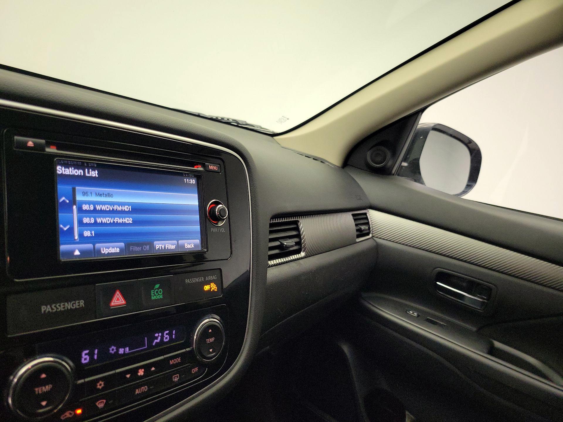 Thumbnail: 2014 Mitsubishi Outlander - 14