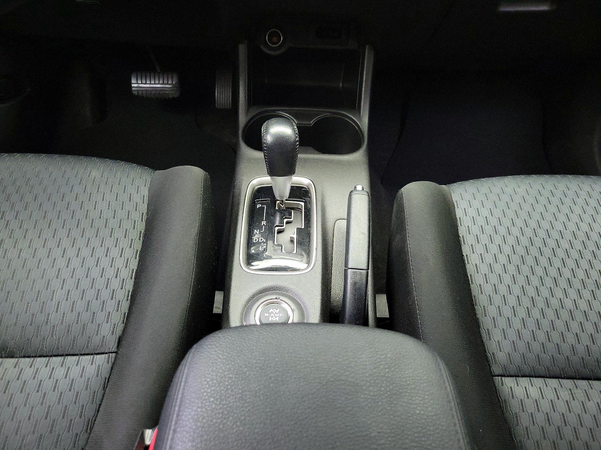 Thumbnail: 2014 Mitsubishi Outlander - 16