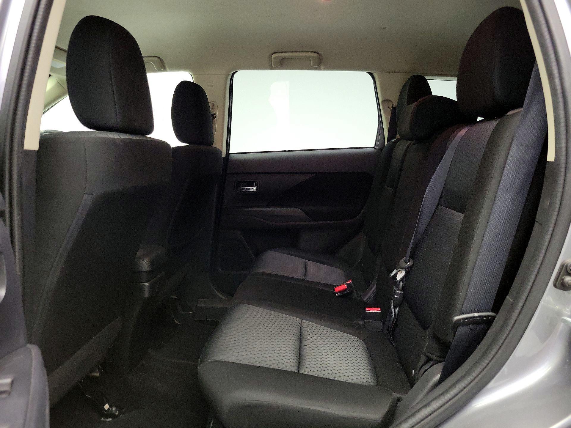 Thumbnail: 2014 Mitsubishi Outlander - 18