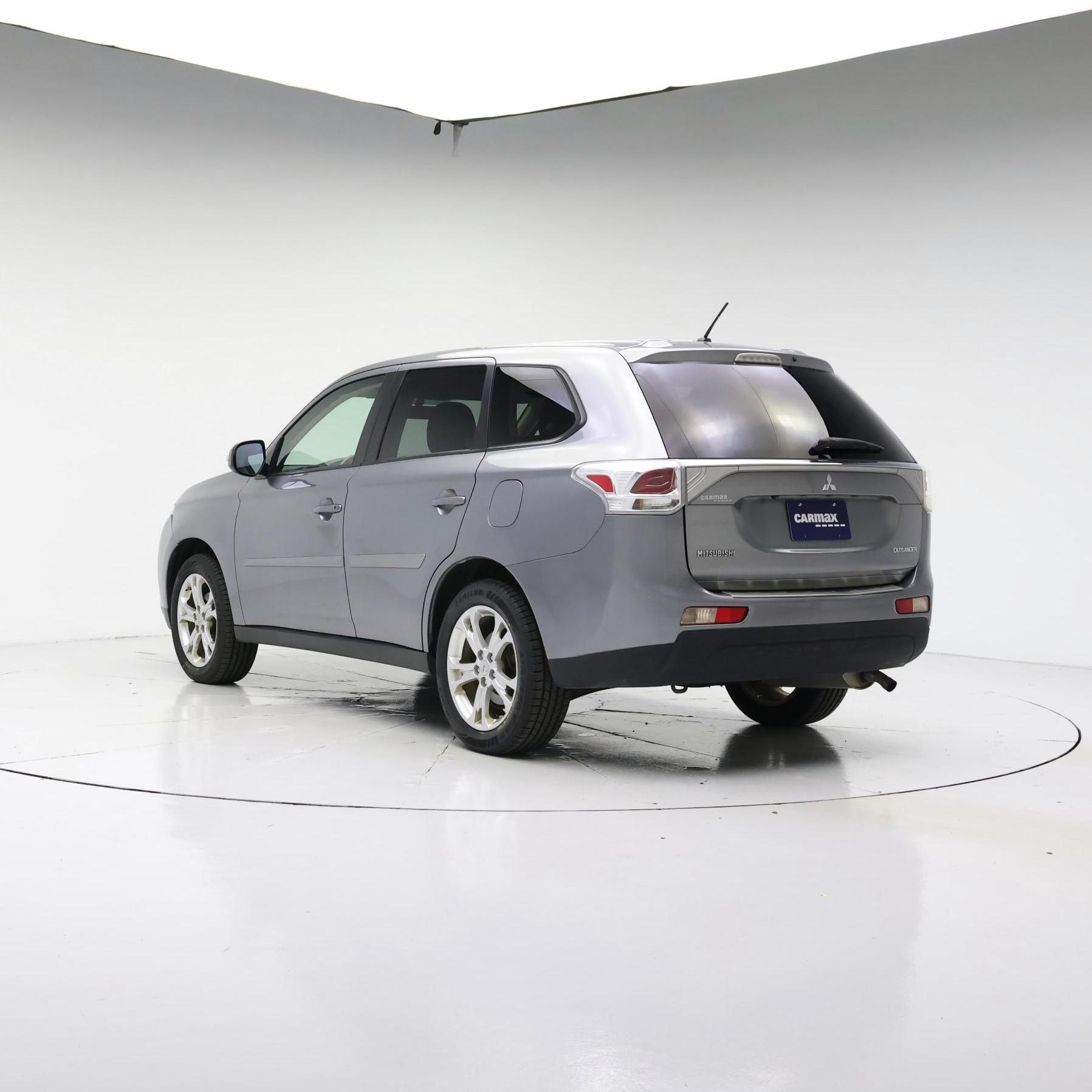Thumbnail: 2014 Mitsubishi Outlander - 2
