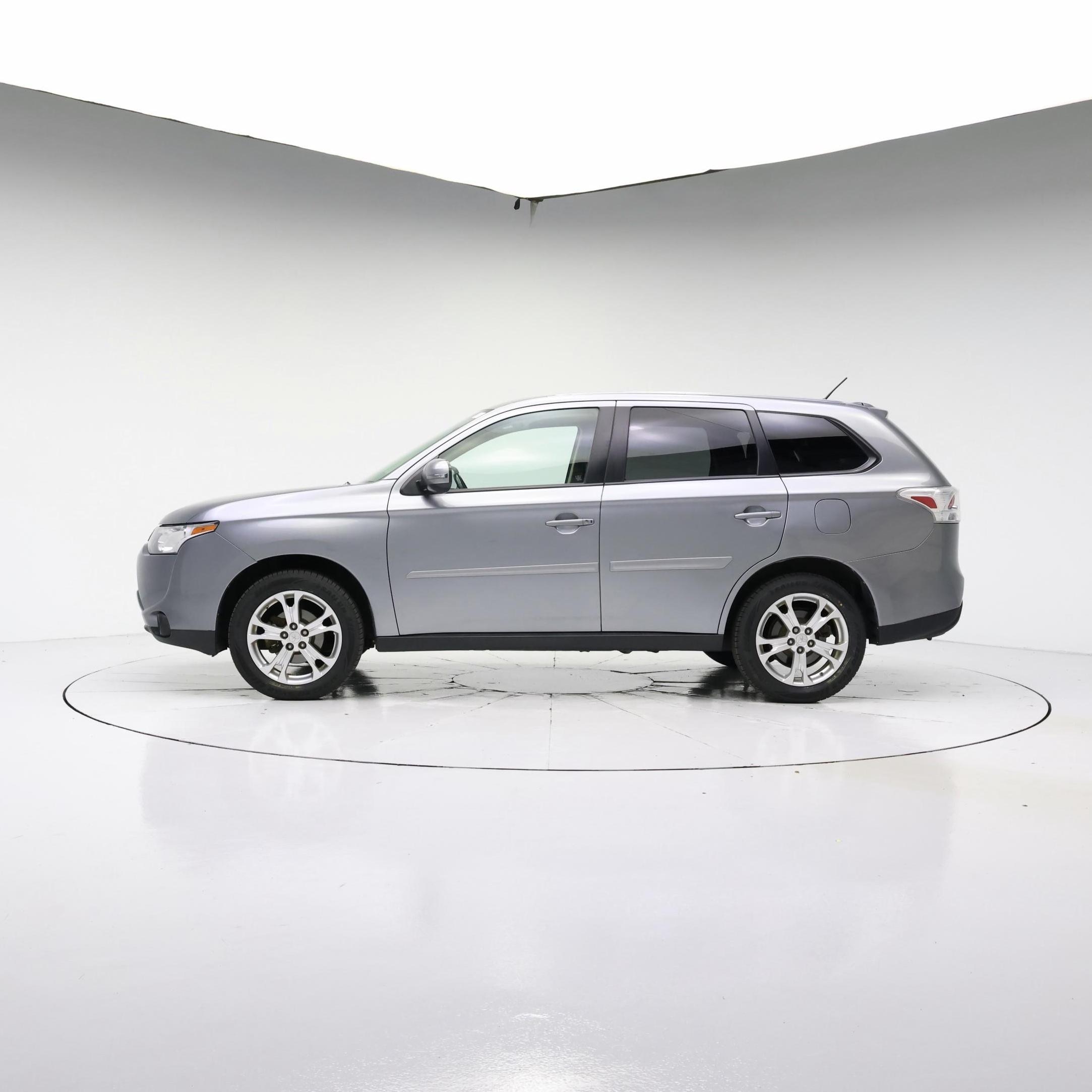 Thumbnail: 2014 Mitsubishi Outlander - 3