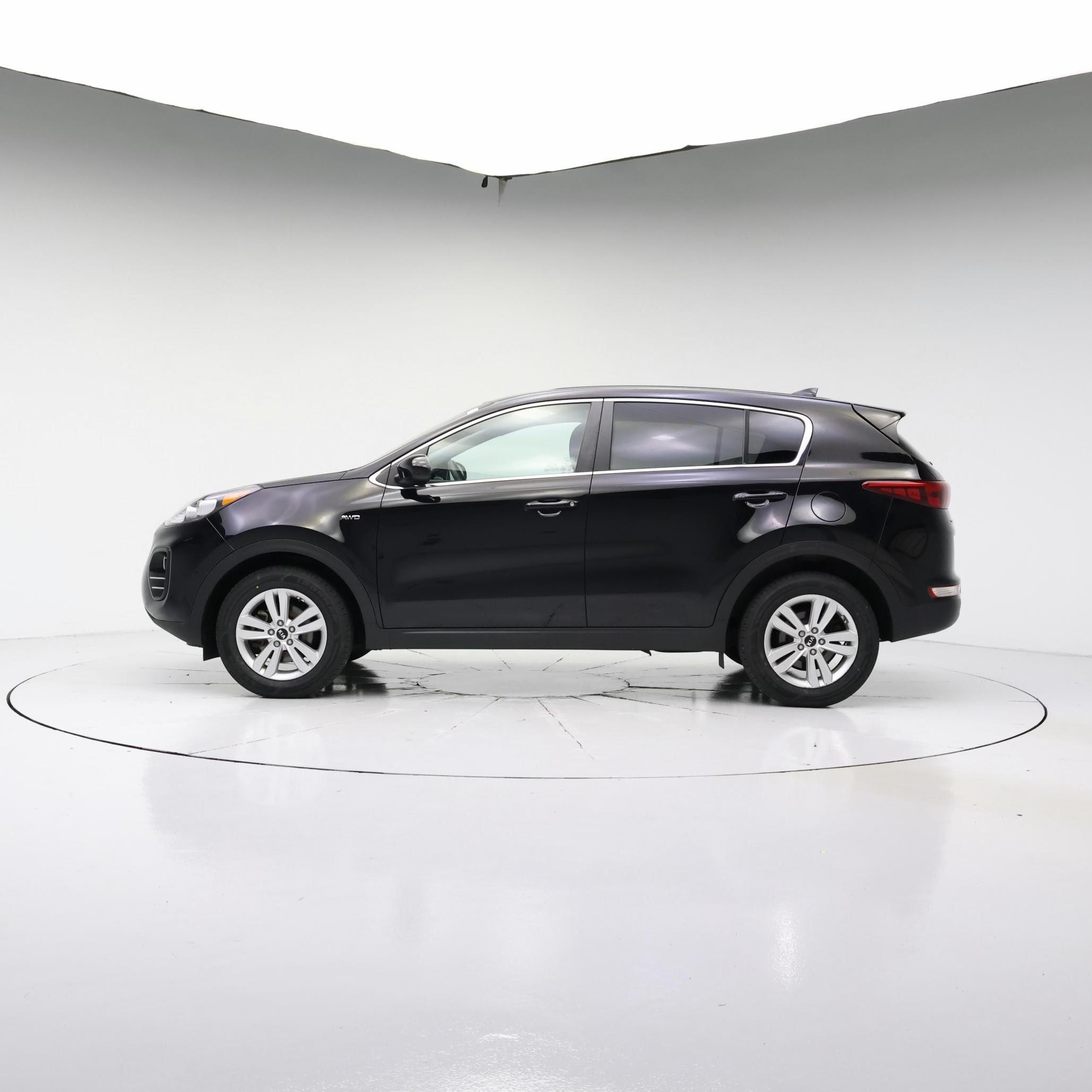 Thumbnail: 2017 Kia Sportage - 3