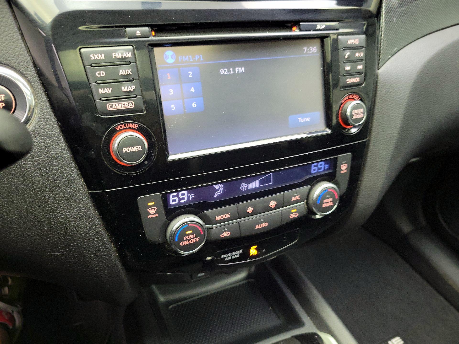 Thumbnail: 2016 Nissan Rogue - 16