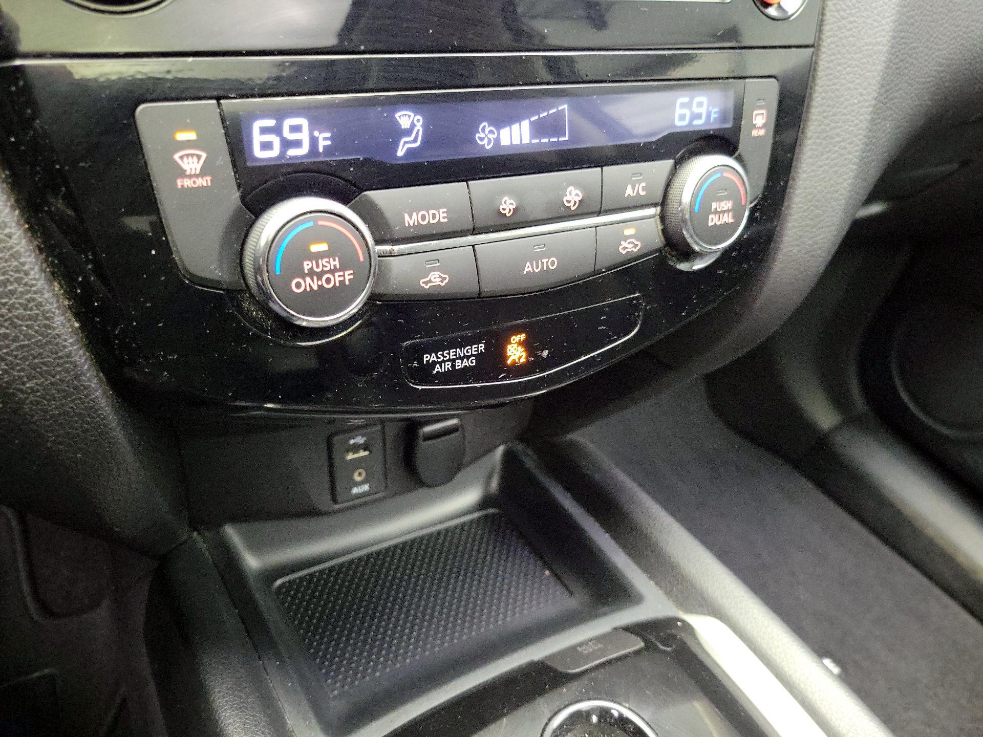 Thumbnail: 2016 Nissan Rogue - 17
