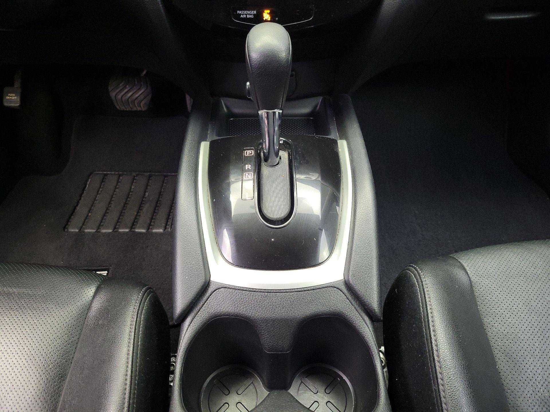 Thumbnail: 2016 Nissan Rogue - 18