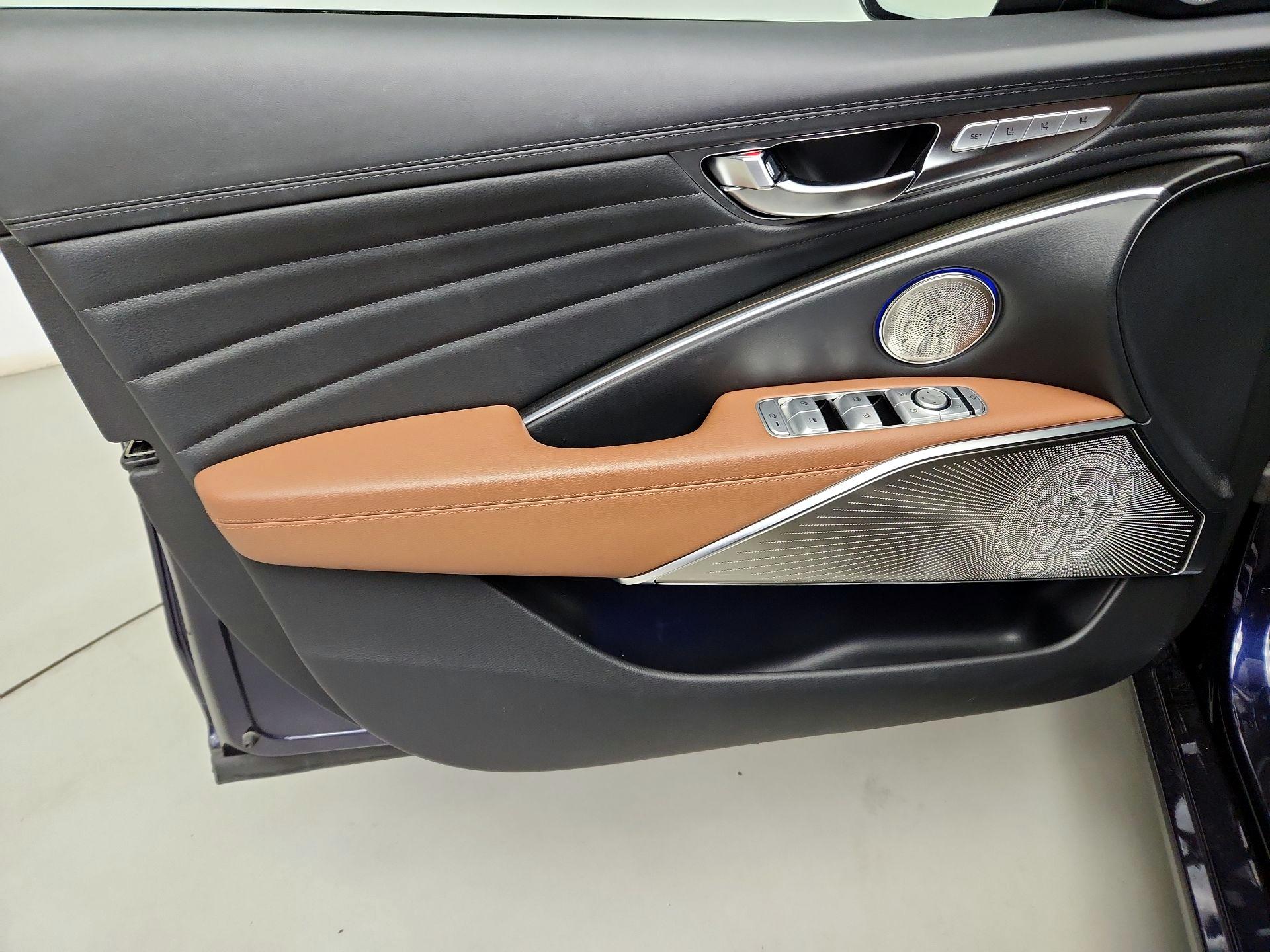 Thumbnail: 2019 Kia K900 - 12