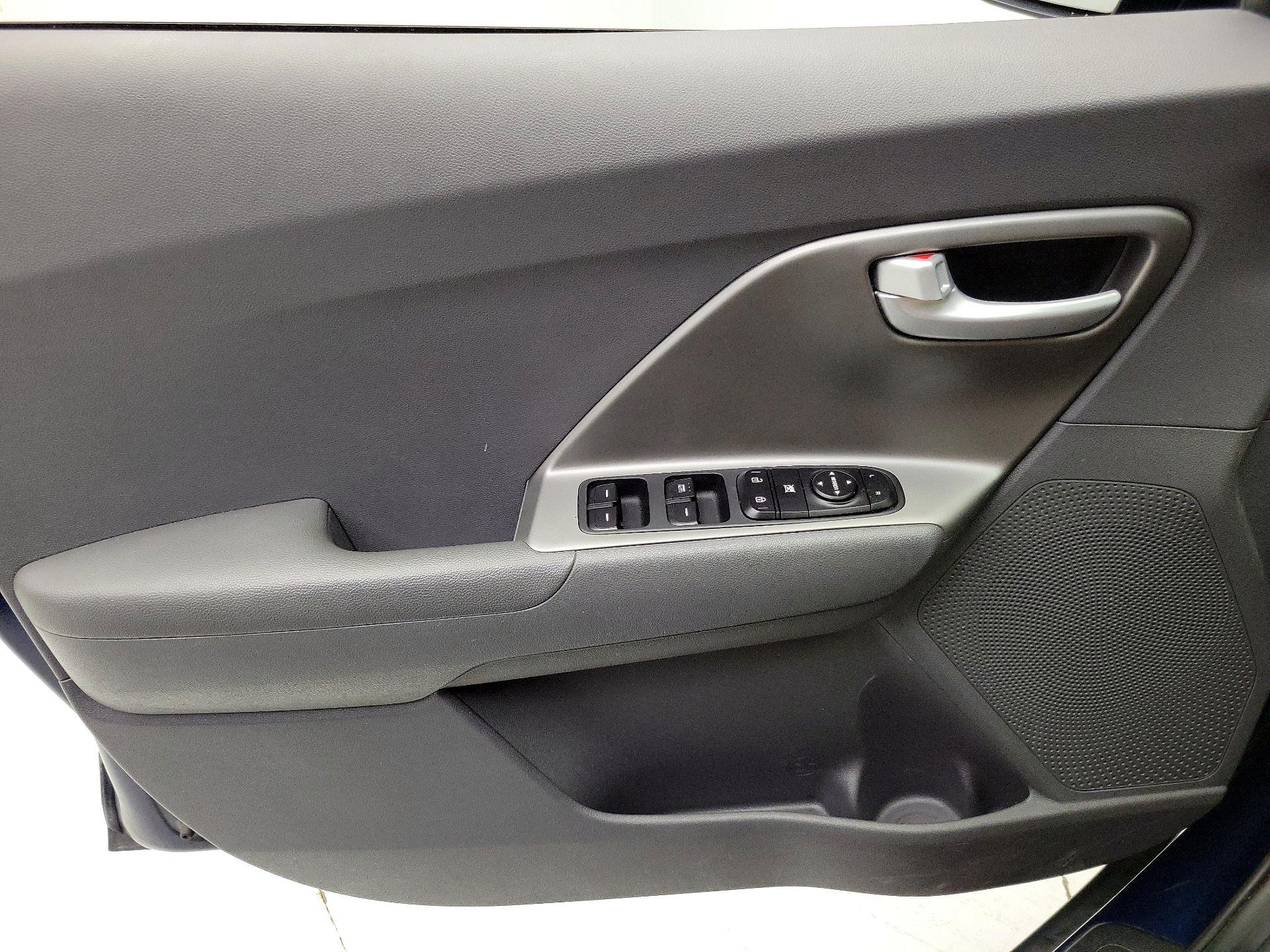 Thumbnail: 2019 Kia Niro - 12