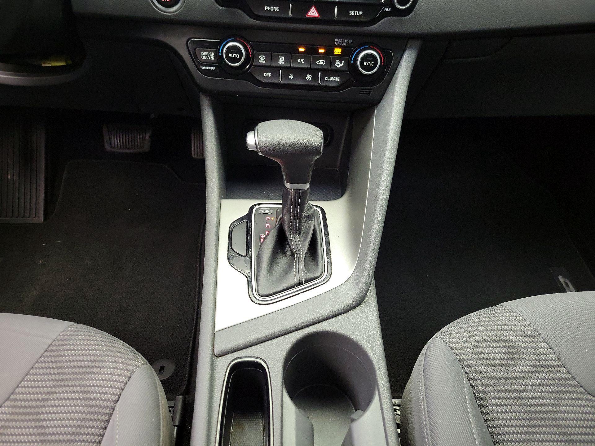 Thumbnail: 2019 Kia Niro - 16