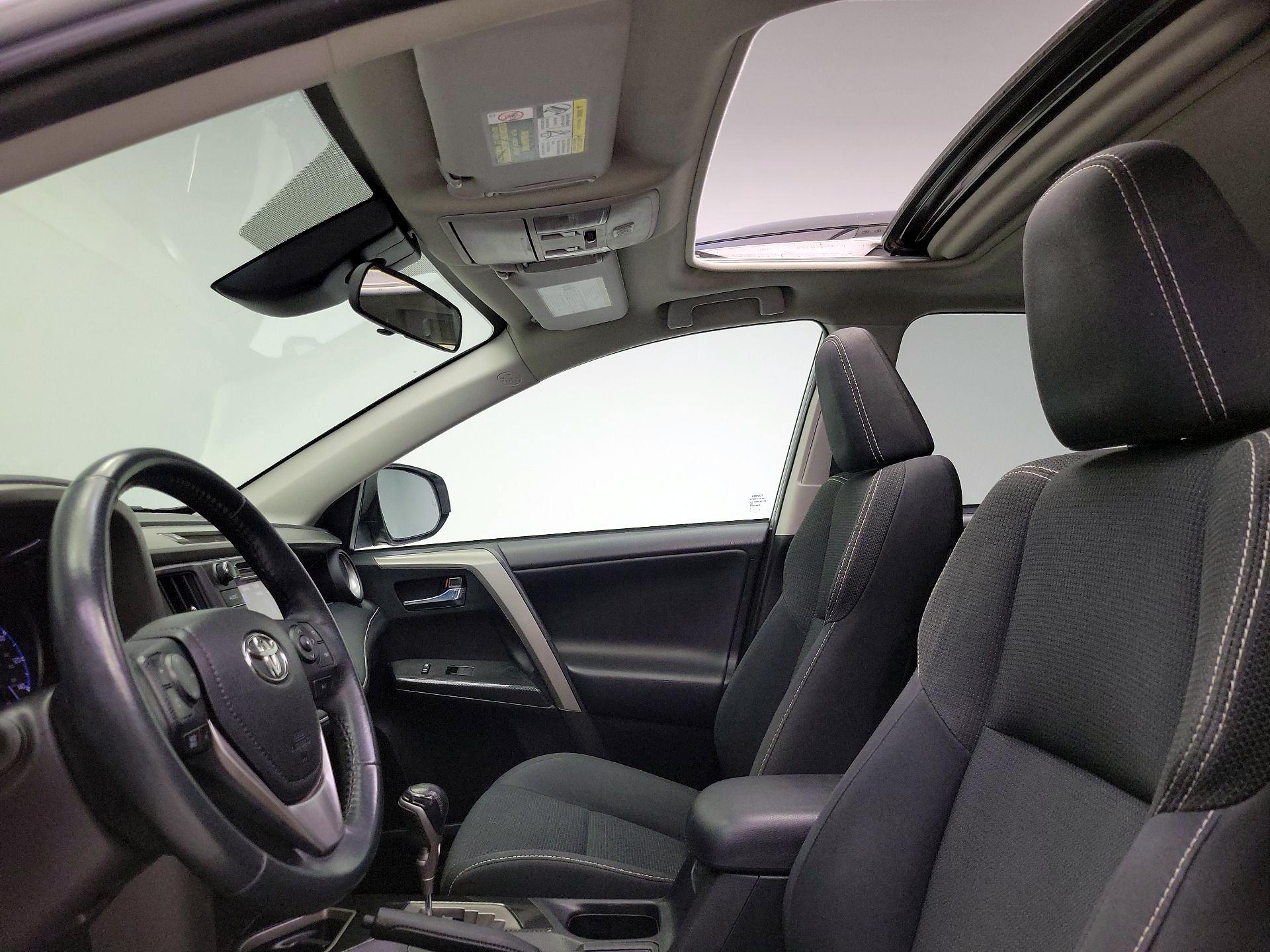 Thumbnail: 2018 Toyota RAV4 - 18