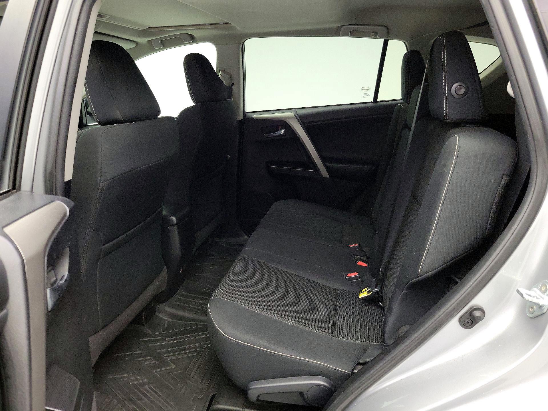 Thumbnail: 2018 Toyota RAV4 - 19