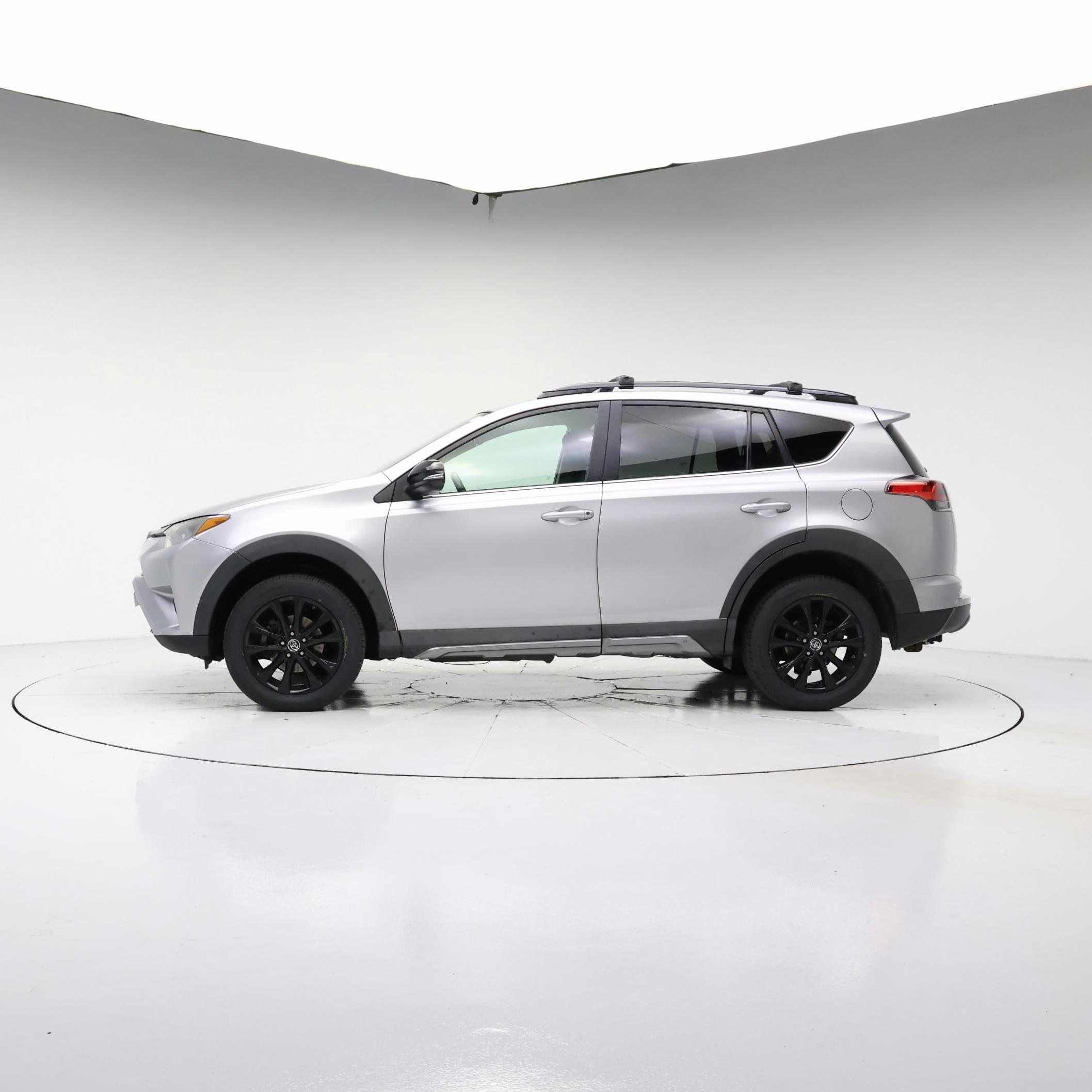 Thumbnail: 2018 Toyota RAV4 - 3
