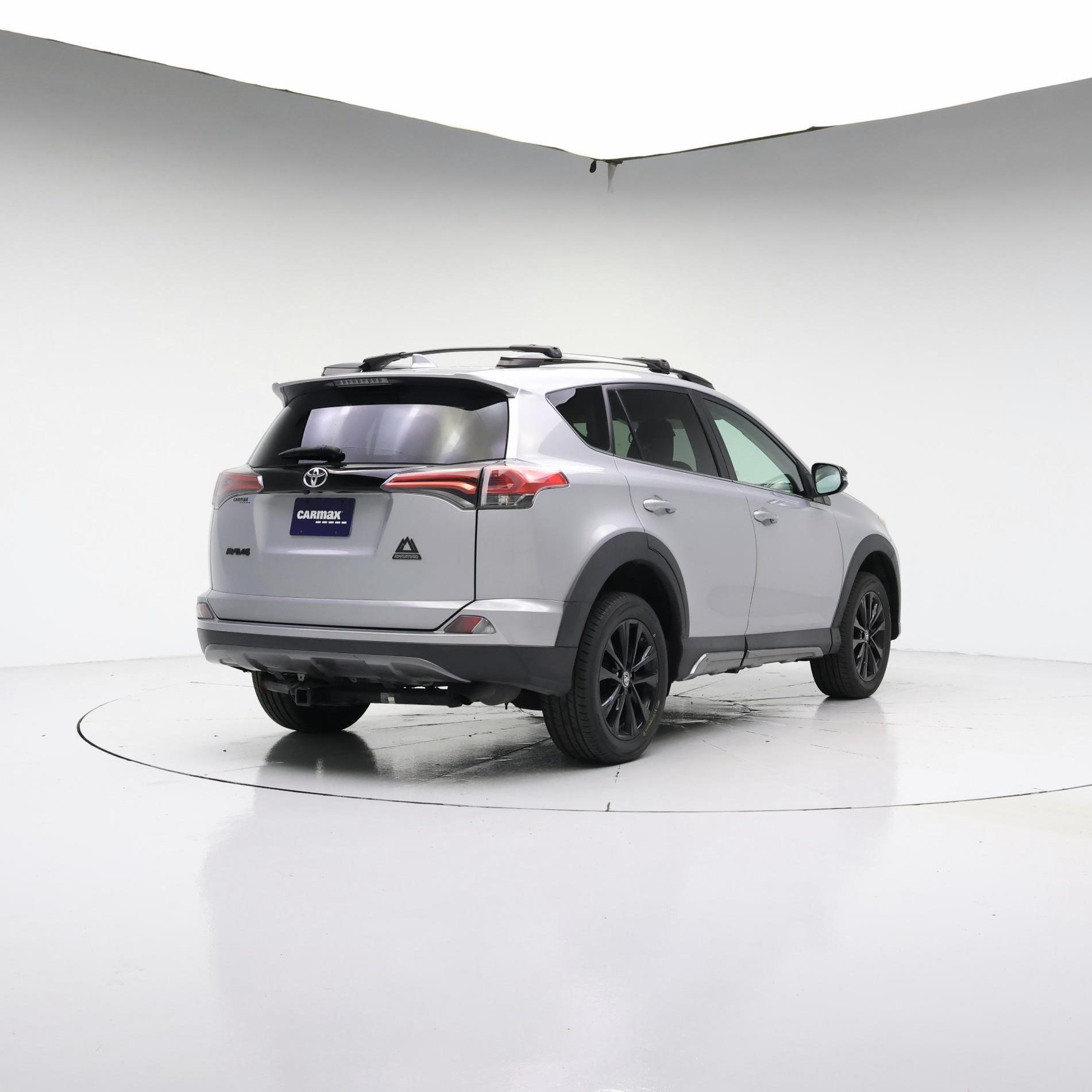 Thumbnail: 2018 Toyota RAV4 - 8