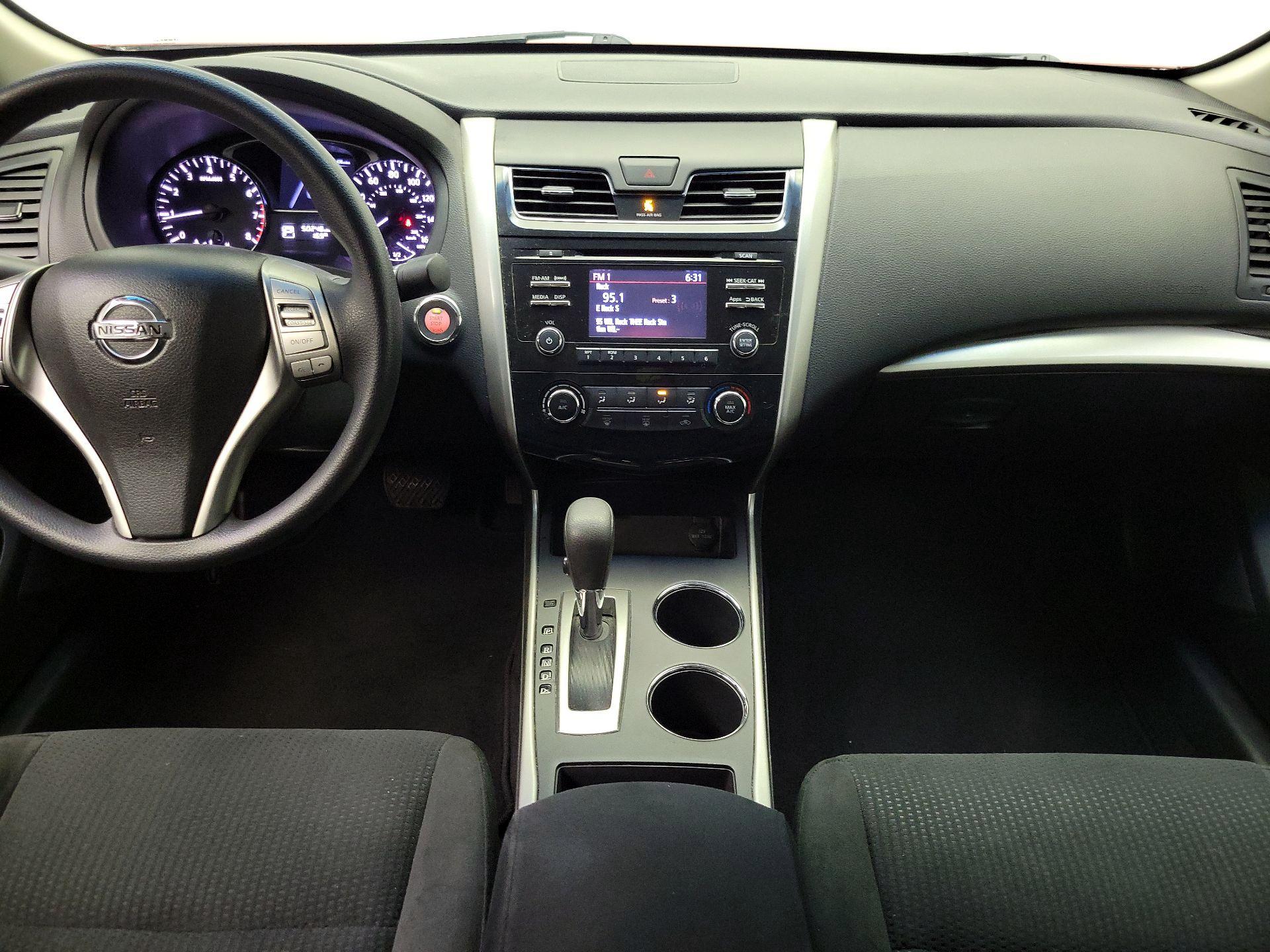 Thumbnail: 2015 Nissan Altima - 9