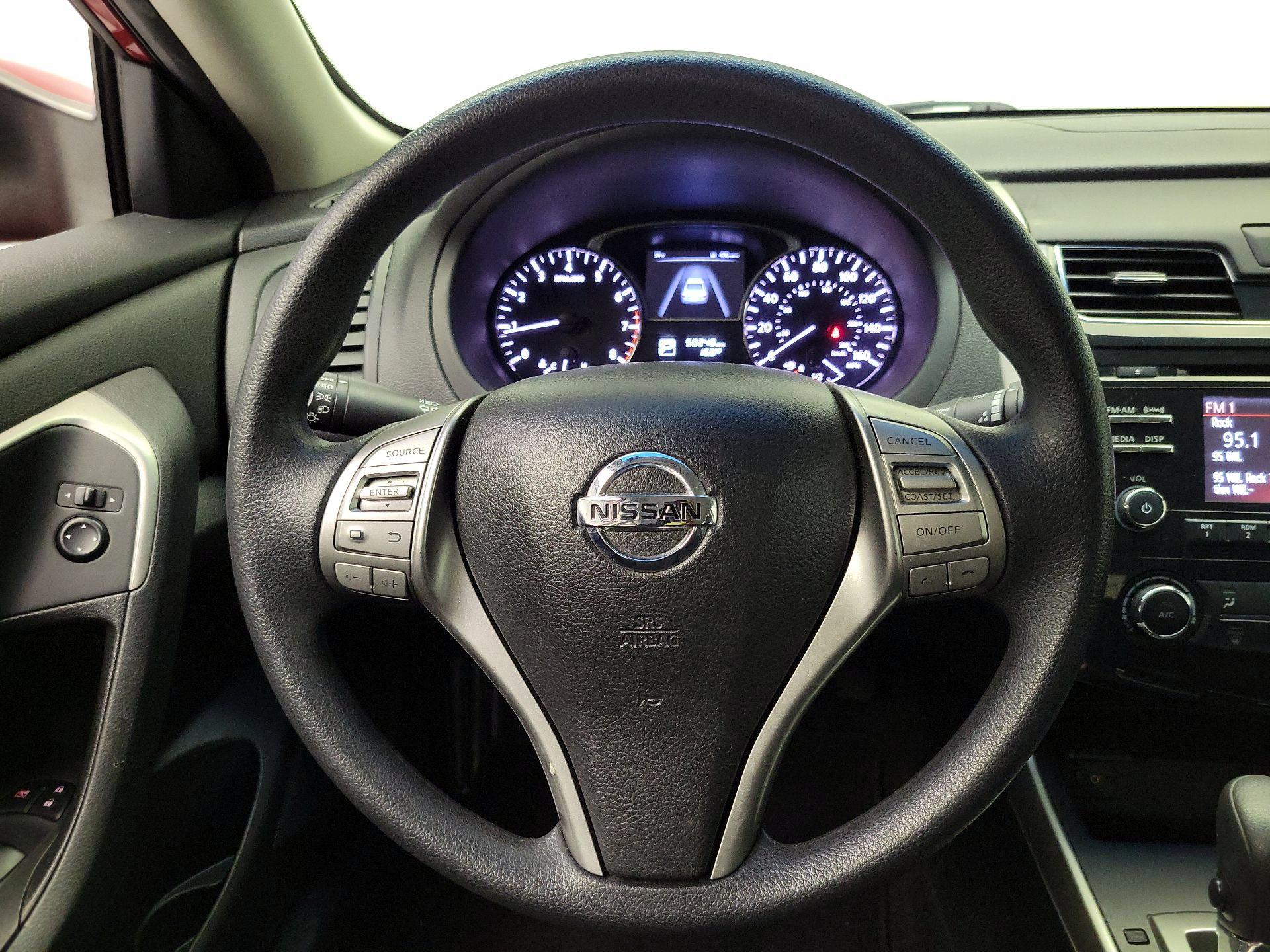 Thumbnail: 2015 Nissan Altima - 10