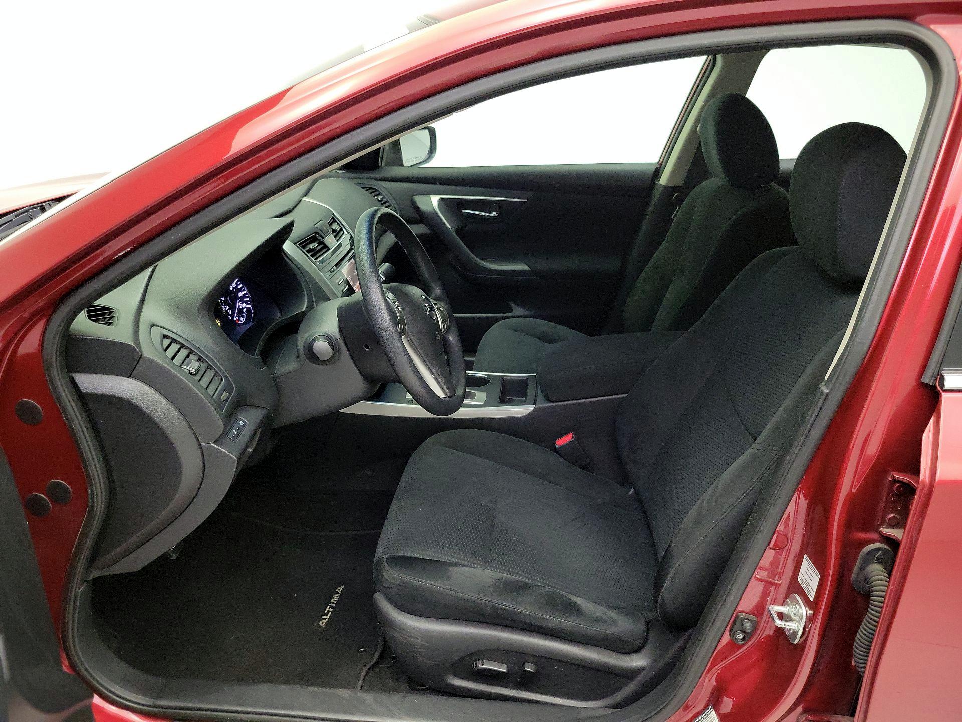 Thumbnail: 2015 Nissan Altima - 11