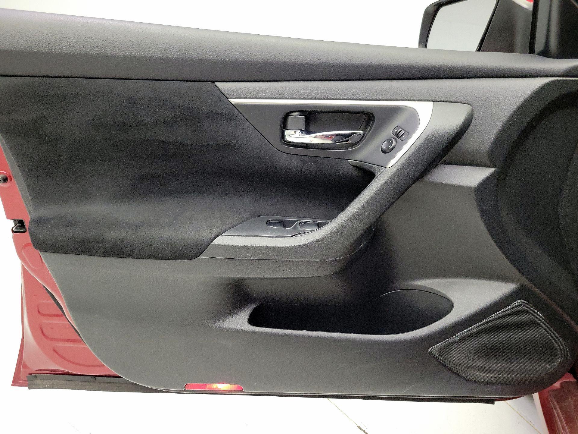 Thumbnail: 2015 Nissan Altima - 12