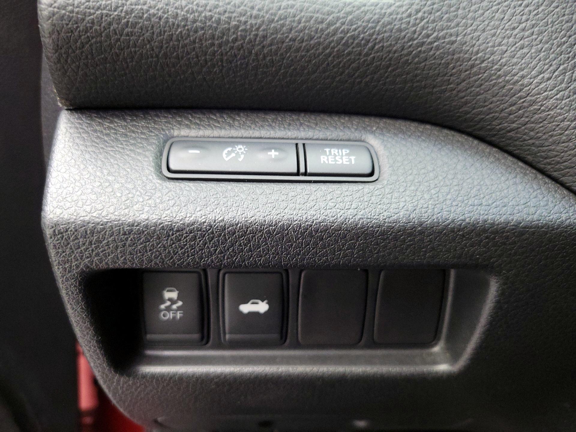 Thumbnail: 2015 Nissan Altima - 13