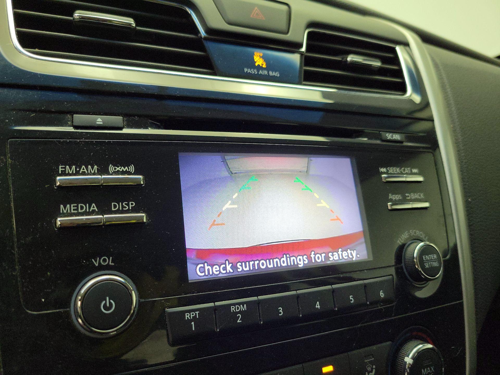 Thumbnail: 2015 Nissan Altima - 14