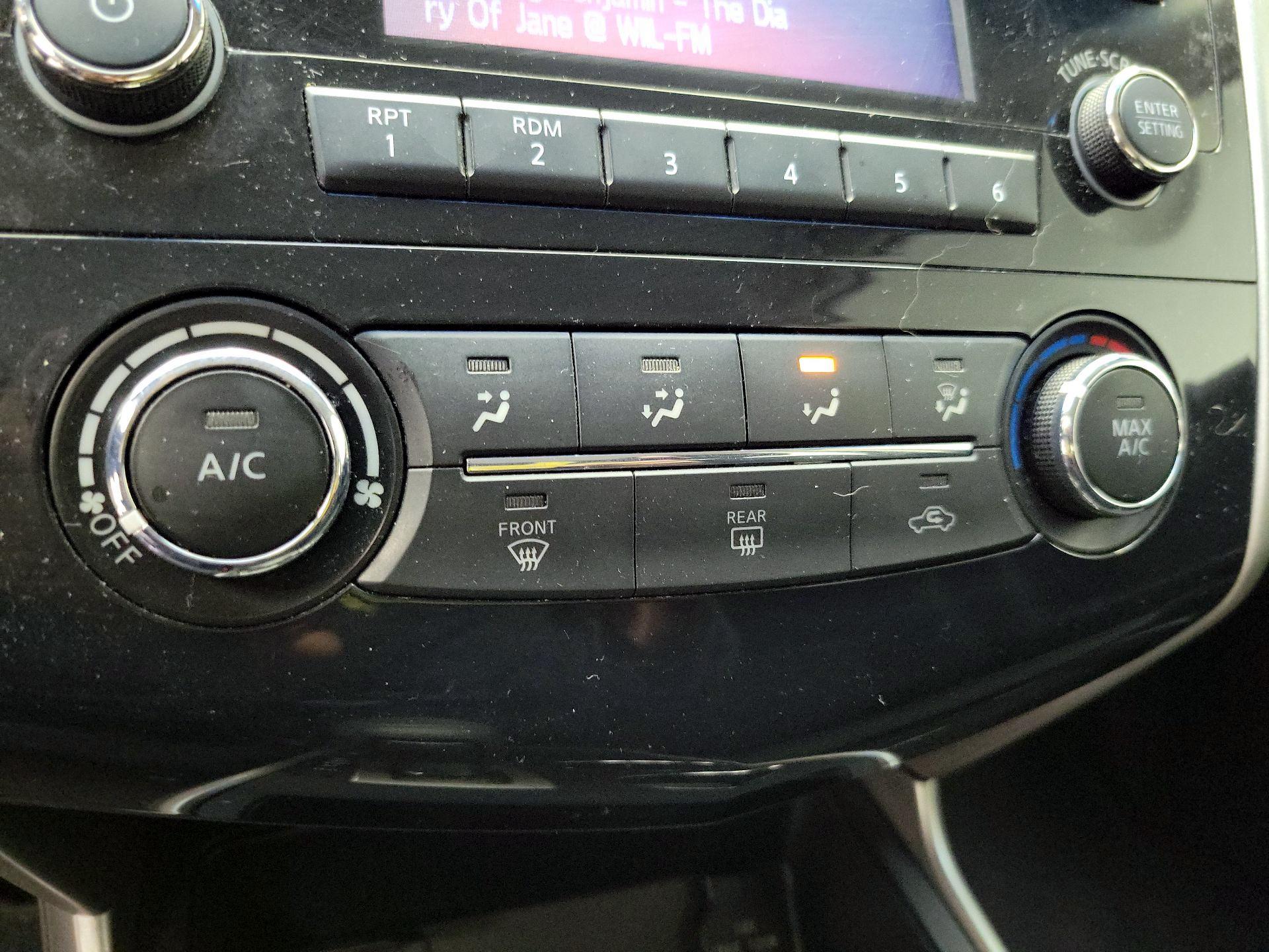 Thumbnail: 2015 Nissan Altima - 16
