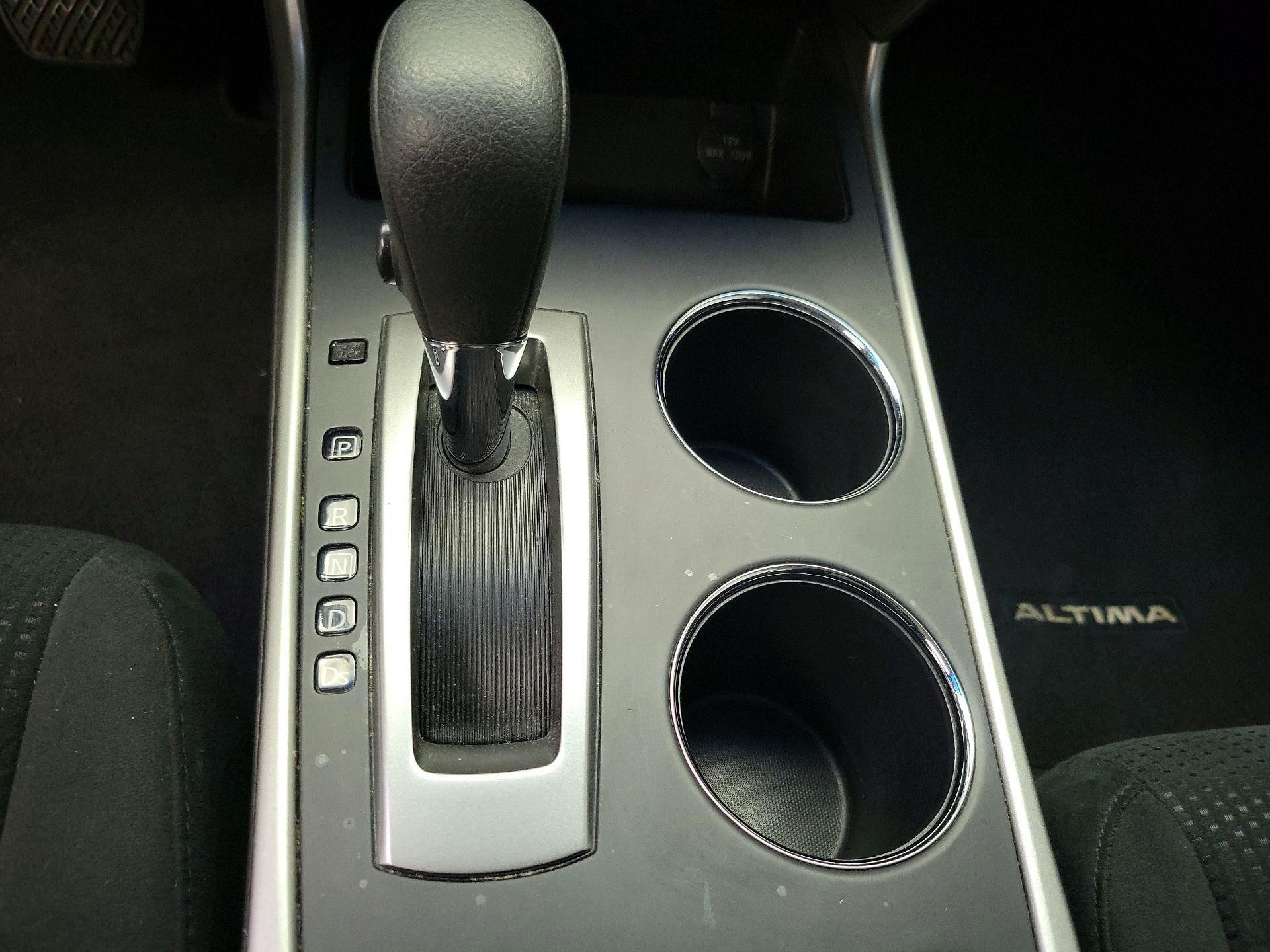 Thumbnail: 2015 Nissan Altima - 17