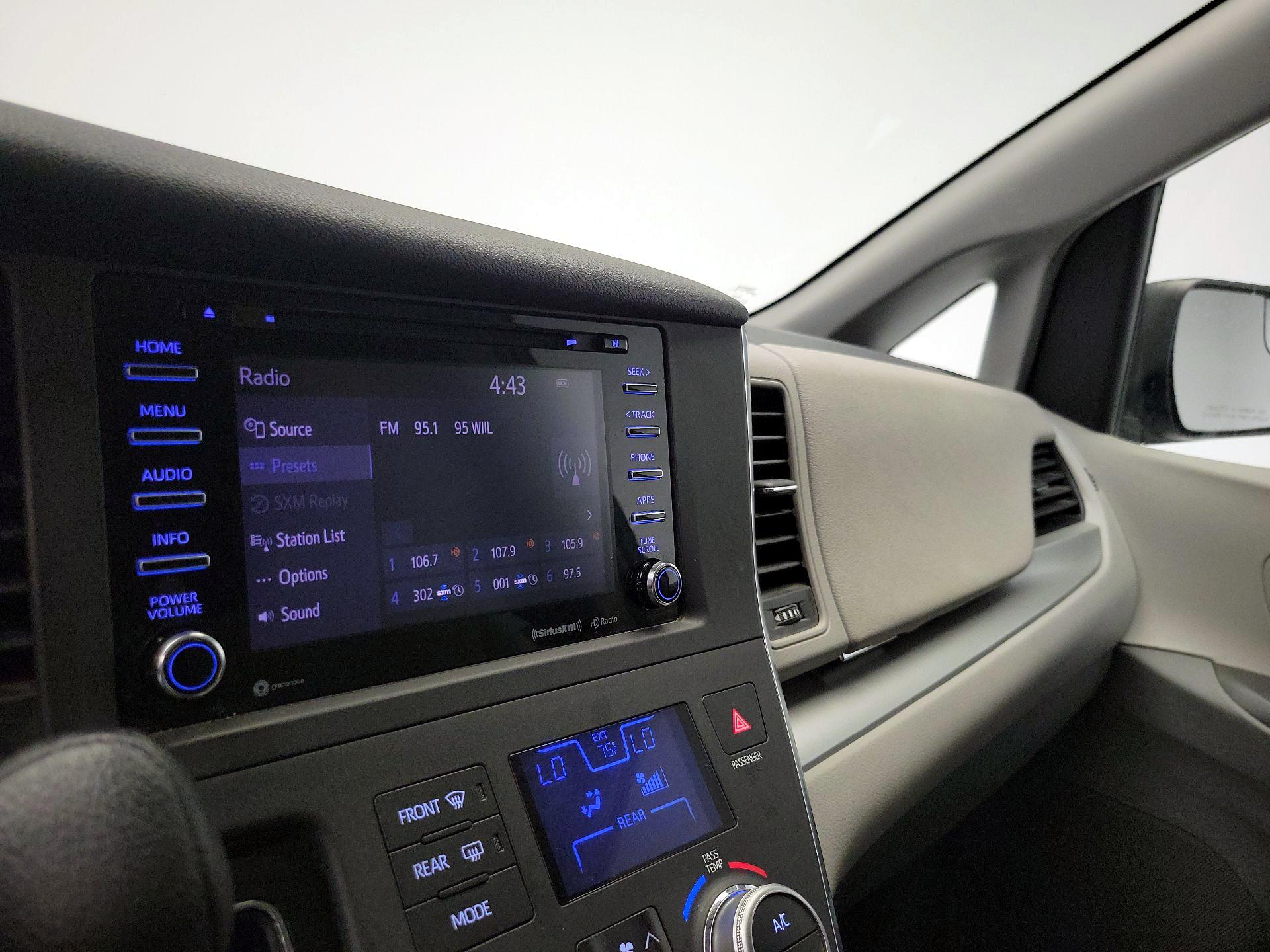 Thumbnail: 2018 Toyota Sienna - 15