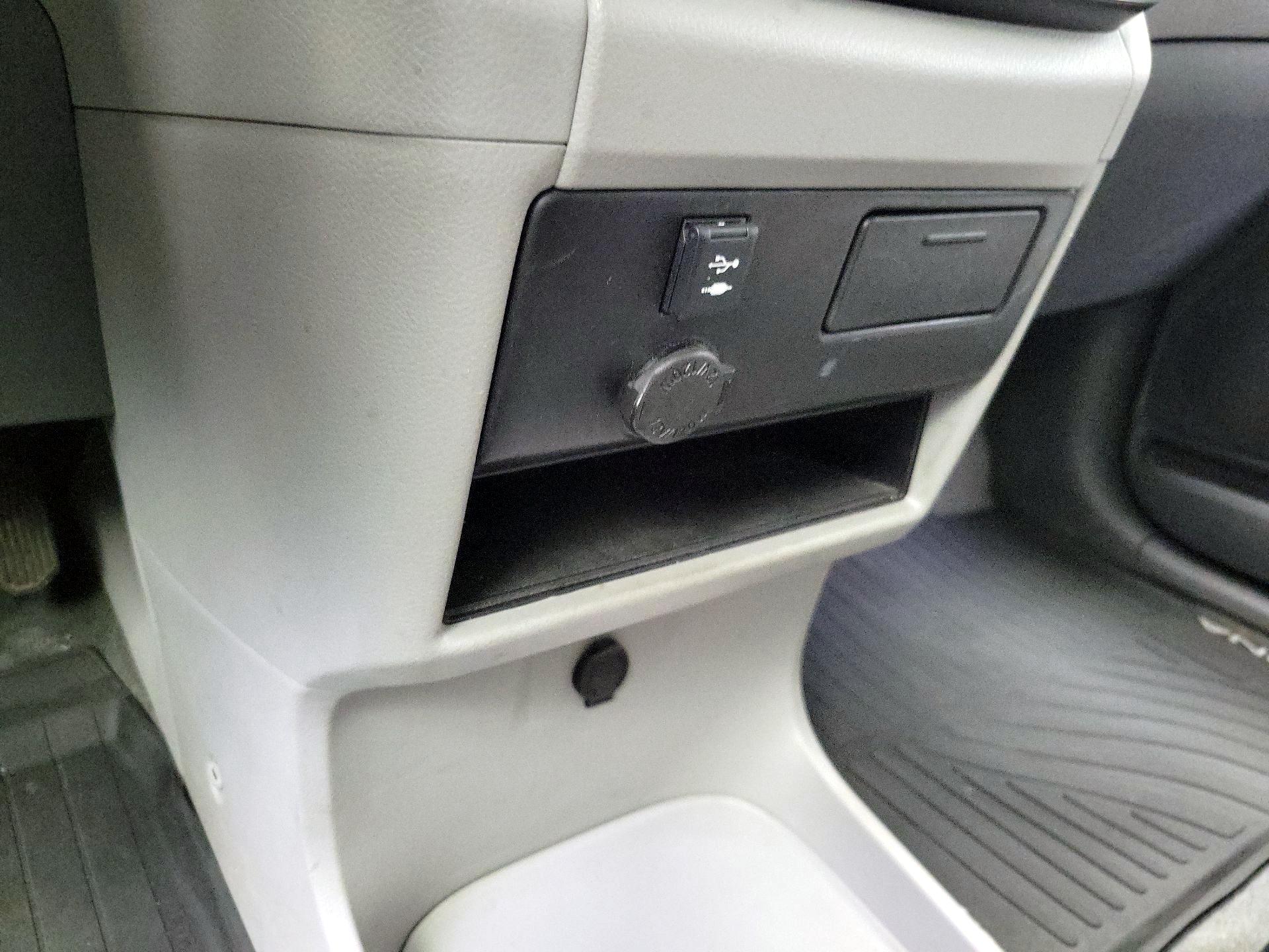 Thumbnail: 2018 Toyota Sienna - 18
