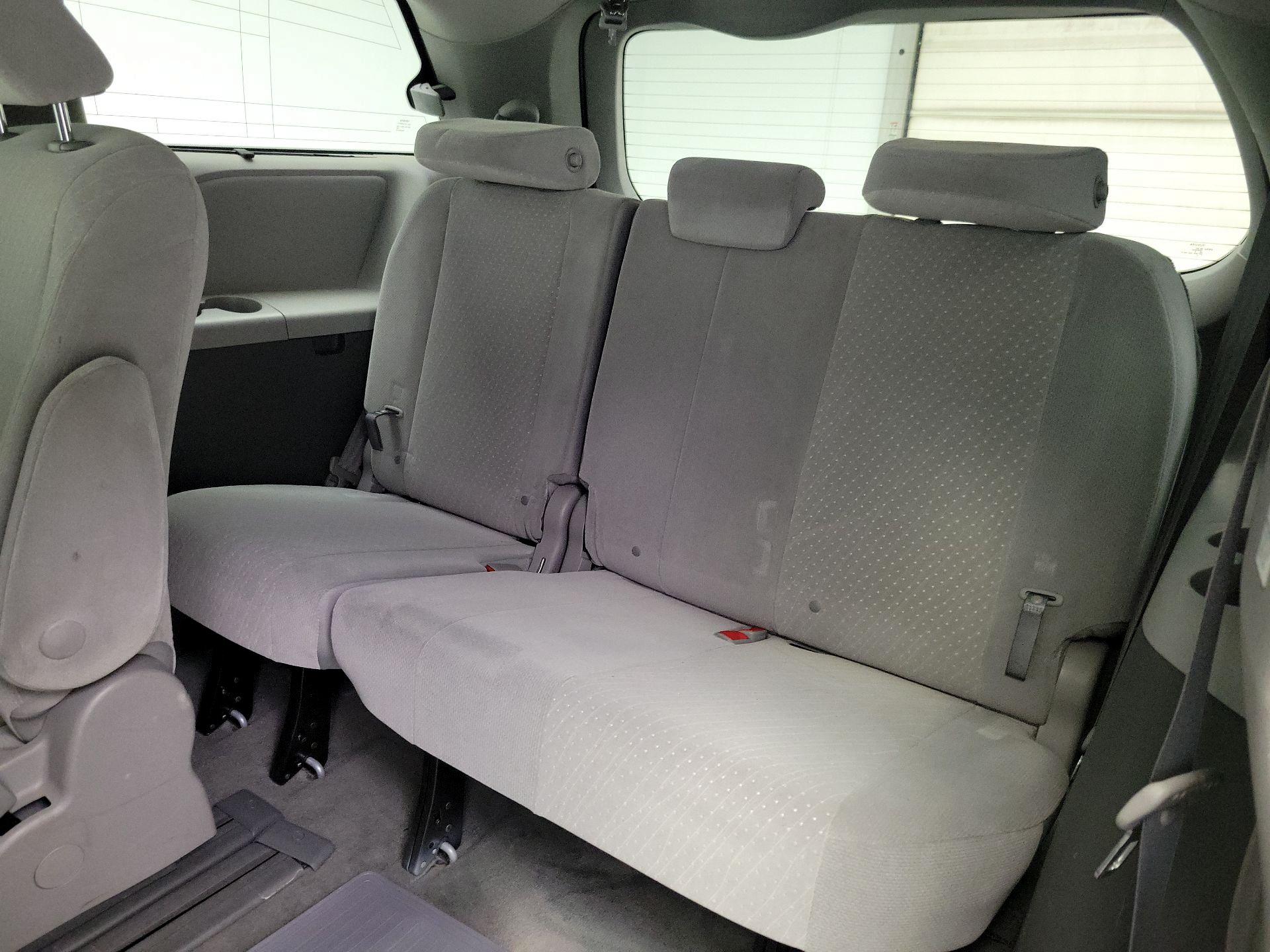 Thumbnail: 2018 Toyota Sienna - 20