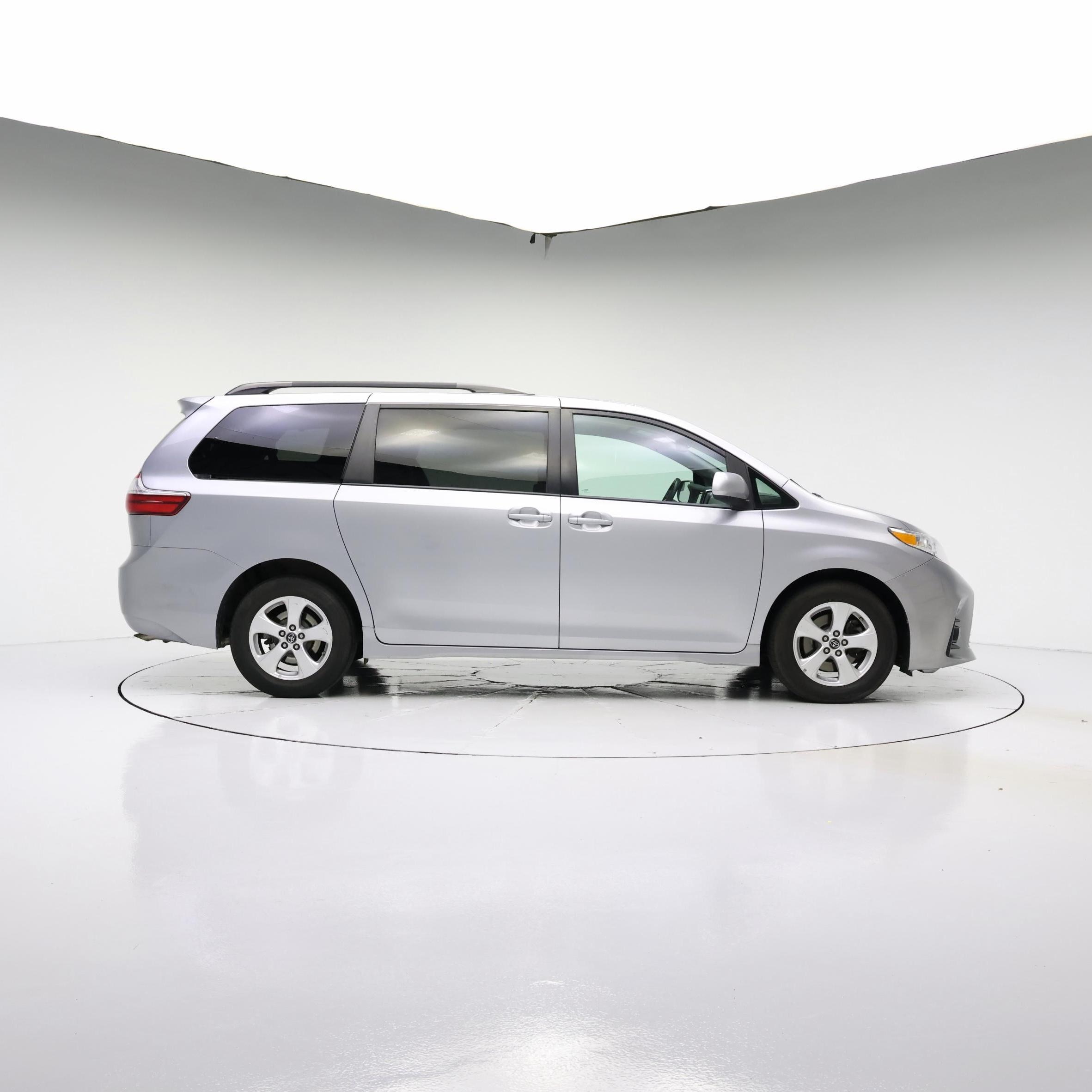 Thumbnail: 2018 Toyota Sienna - 7