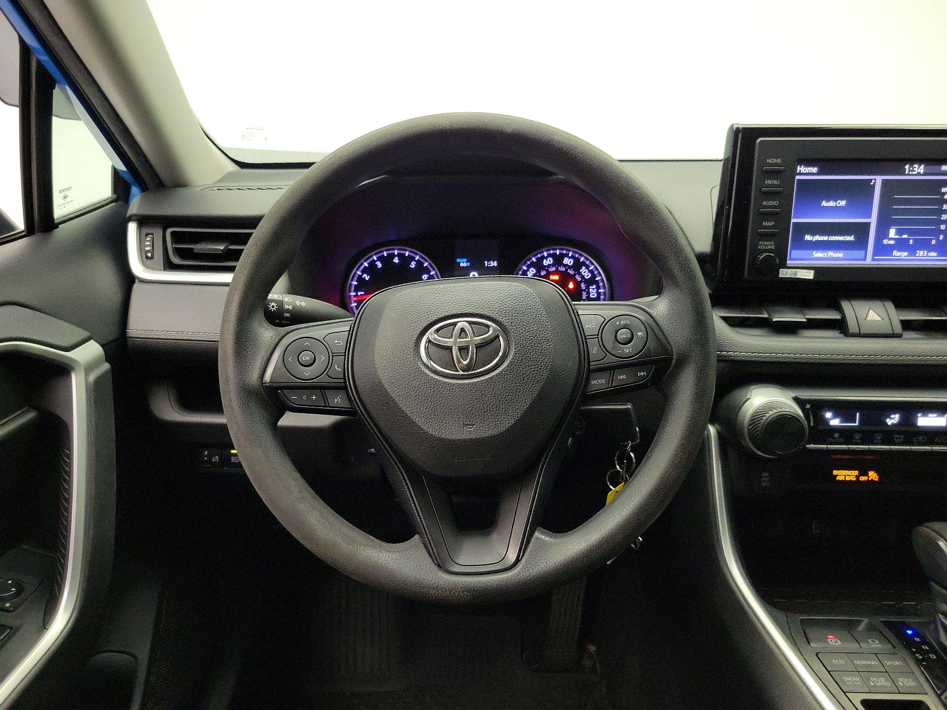 Thumbnail: 2019 Toyota RAV4 - 10