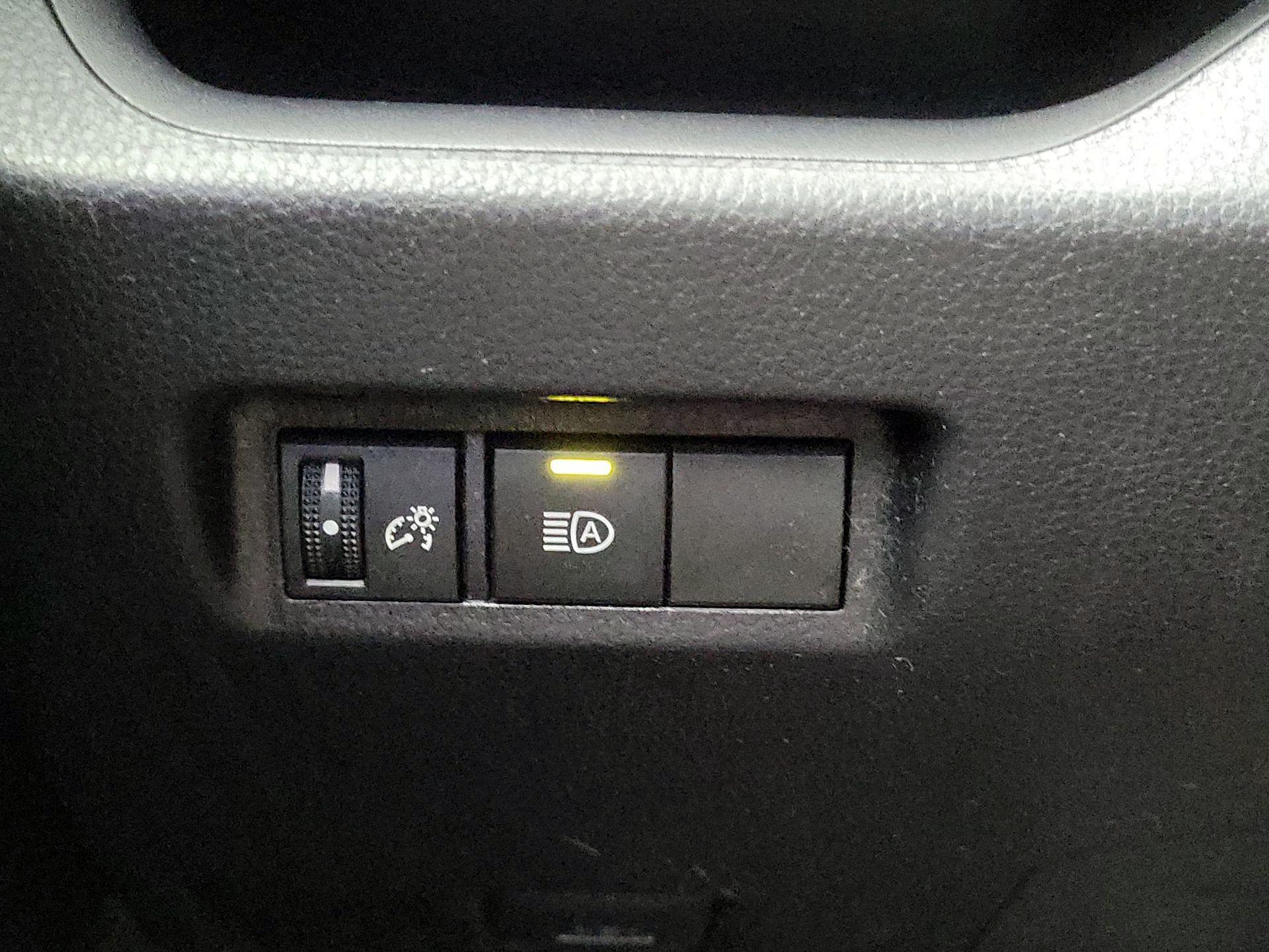 Thumbnail: 2019 Toyota RAV4 - 13