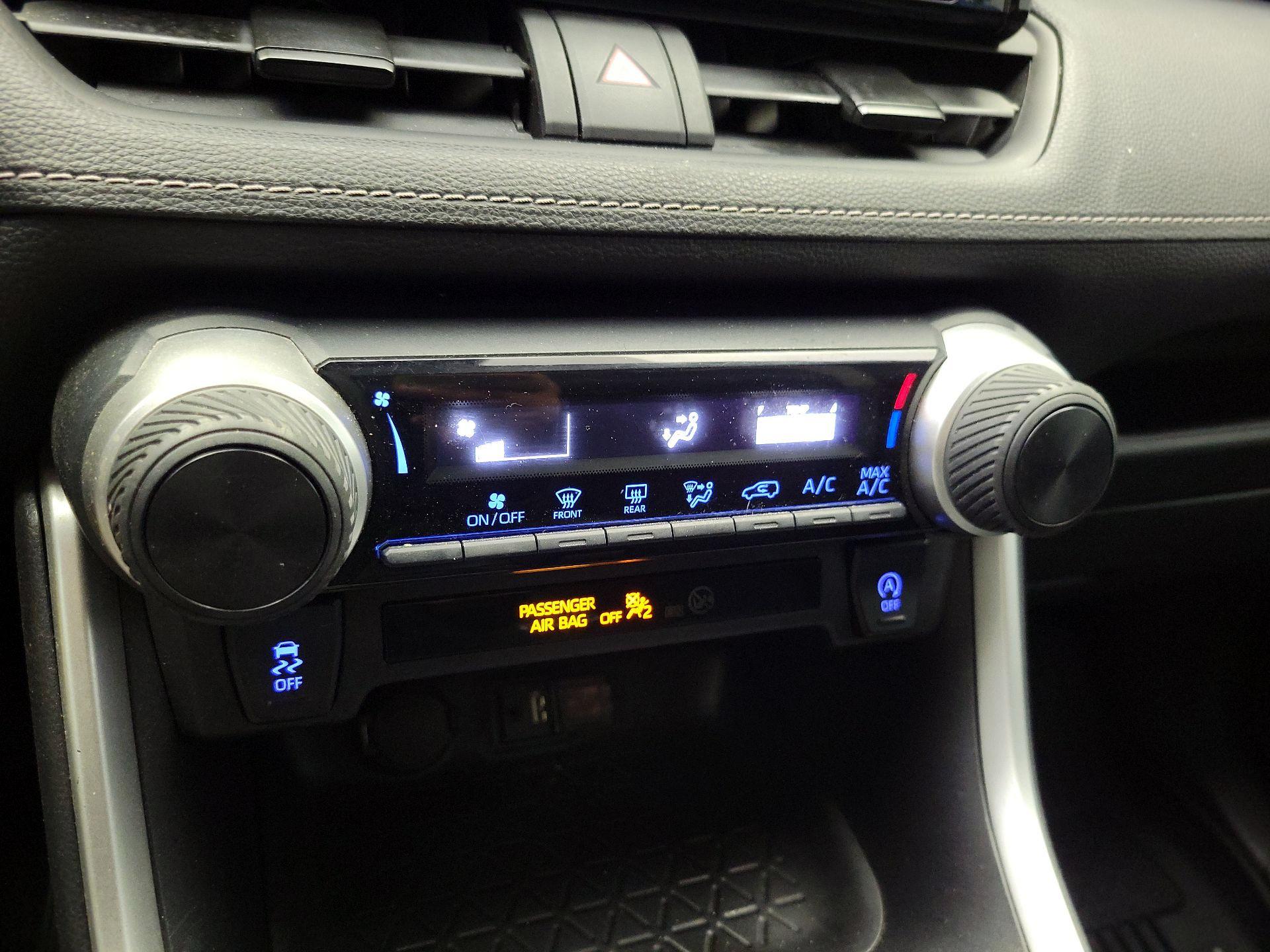 Thumbnail: 2019 Toyota RAV4 - 16