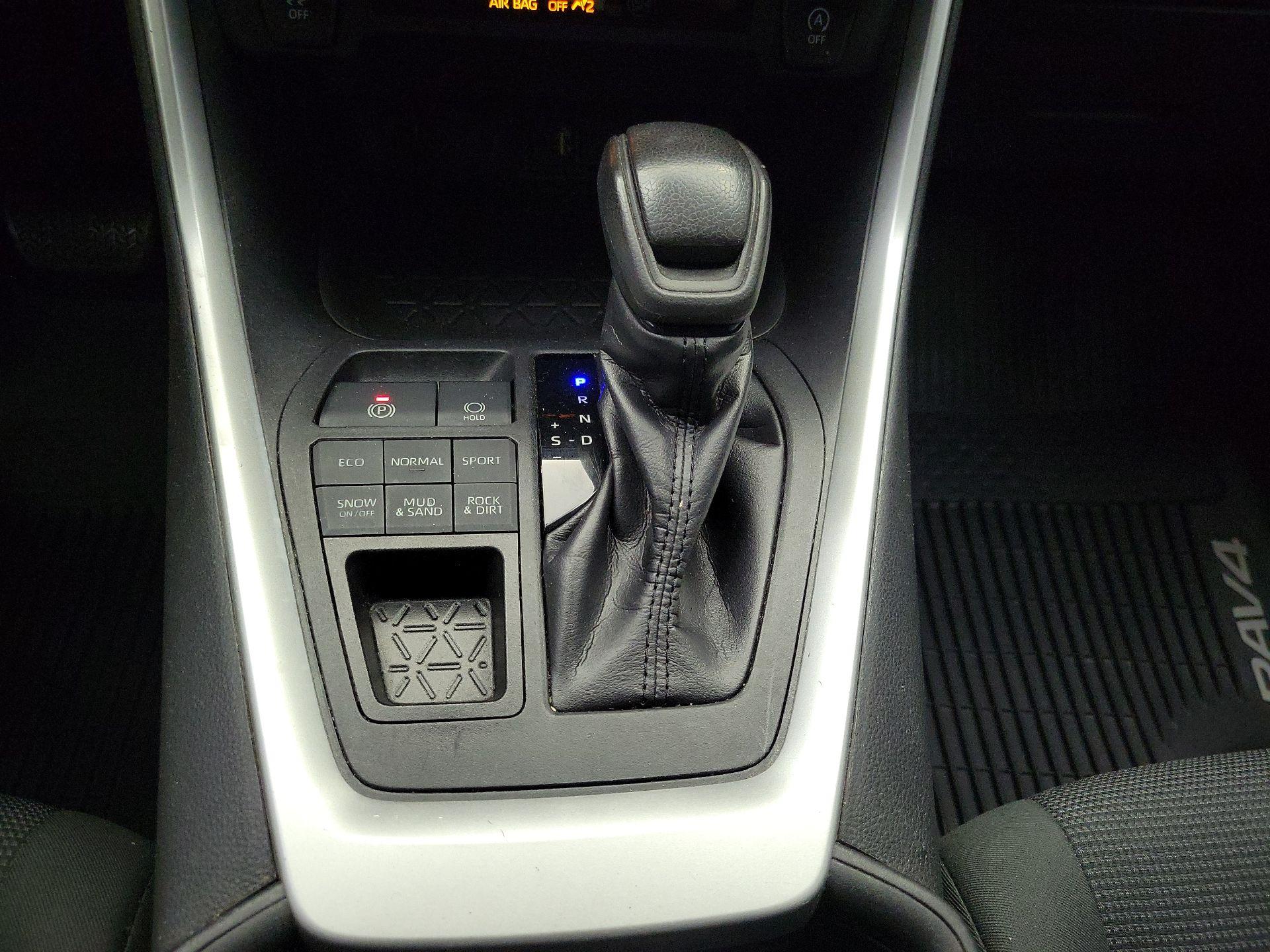 Thumbnail: 2019 Toyota RAV4 - 17