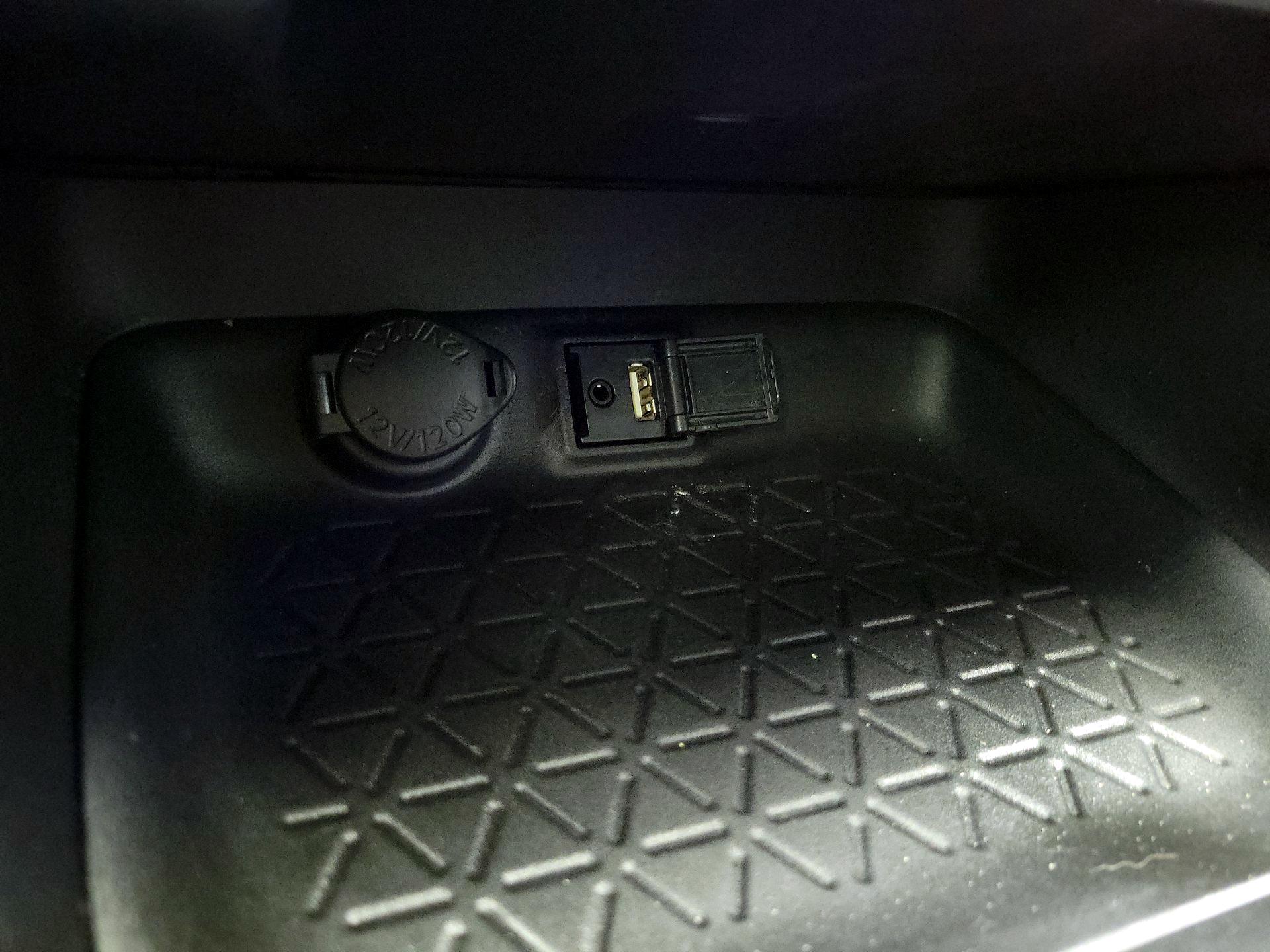Thumbnail: 2019 Toyota RAV4 - 18